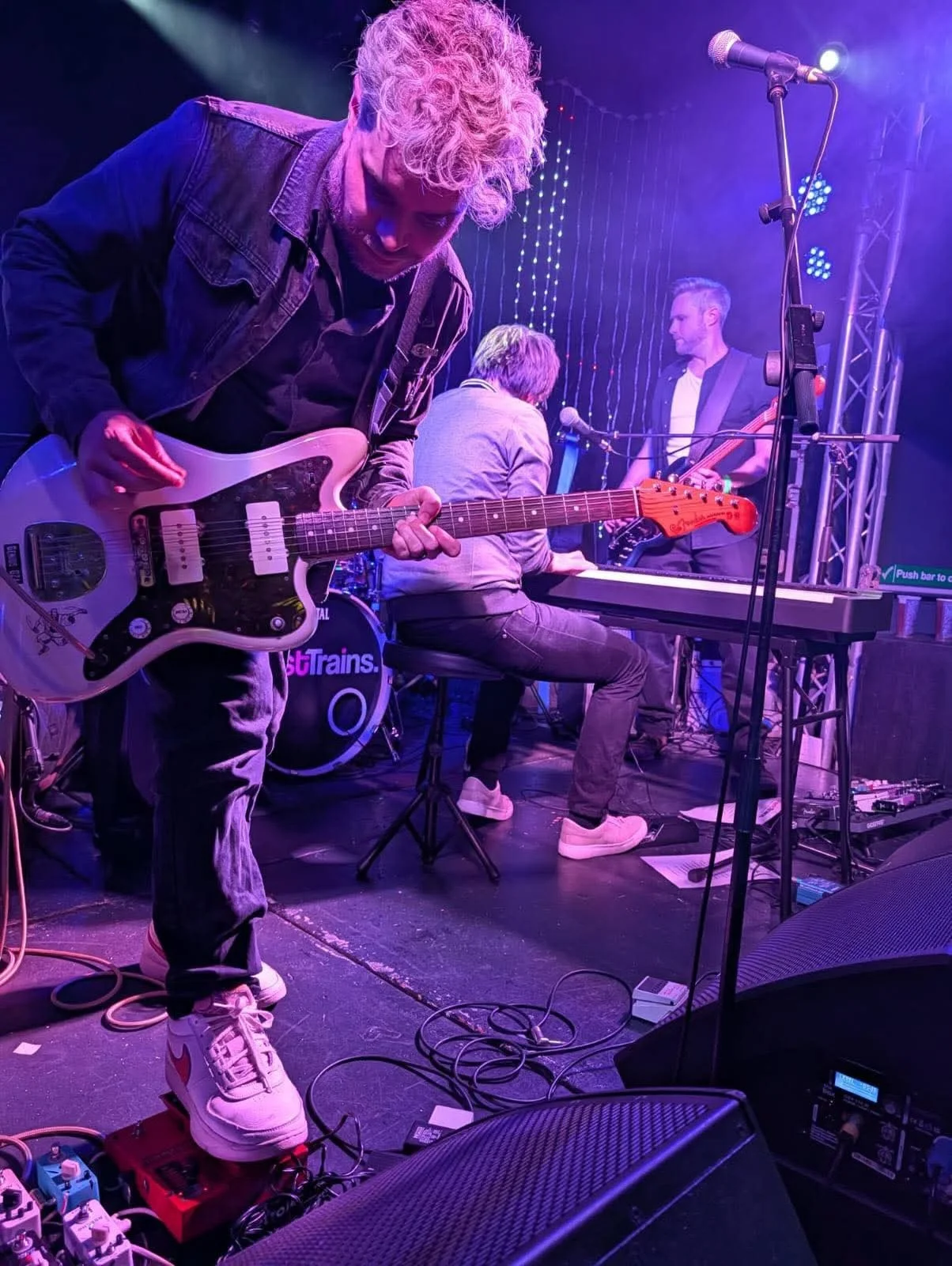 Today! We play Portsmouth Wedgewood Rooms for Homegrown Sounds and Everywhere At Once 💙

1:30 Doors
1:45 Fake Empire
2:30 Mimi Rae
3:15 Fast Trains
4:00 Rosie Hollins
4:45 The Sans
5:30 Eloise Carter
6:15 Special Guests

Portsmouth, let&rsquo;s do t