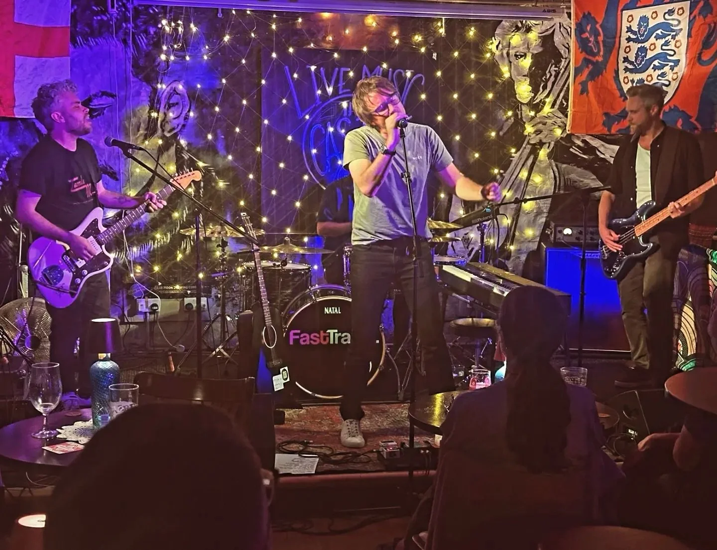 Thank you, Swindon ❤️

A real pleasure to come to The Castle for the first time, thank you to everyone who came out and were so welcoming. Big love to Ed Dyer at @soplive.music for making it happen, and an excellent set from @gracepoundsmusic too.

N
