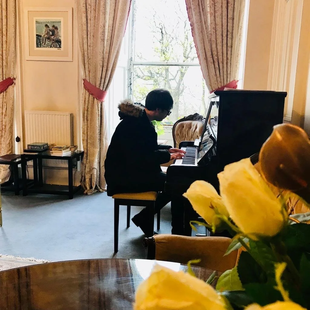 Downtime at a hotel in spring. April 2022.

📷 @tammy_dunk
