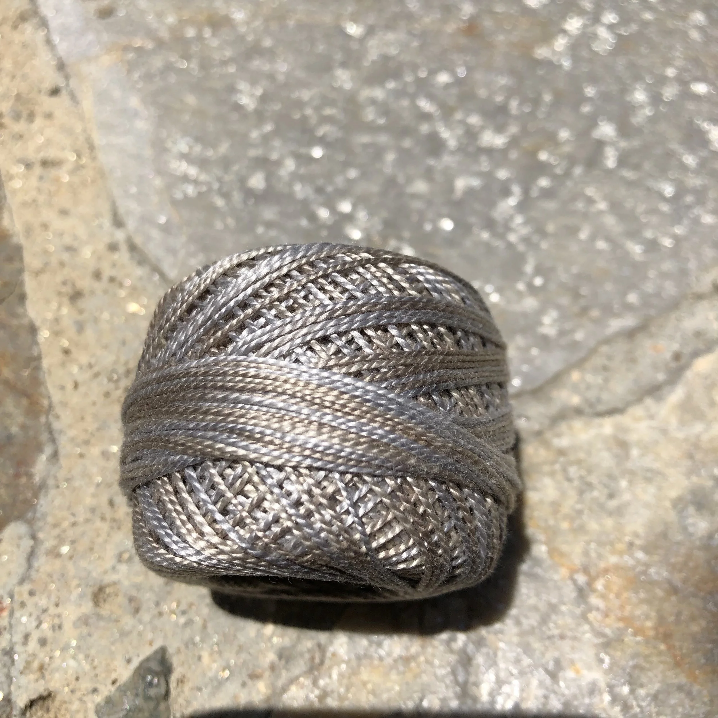 Wonderfil Perle Cotton #8 - EZM 1037 Shield Bearer