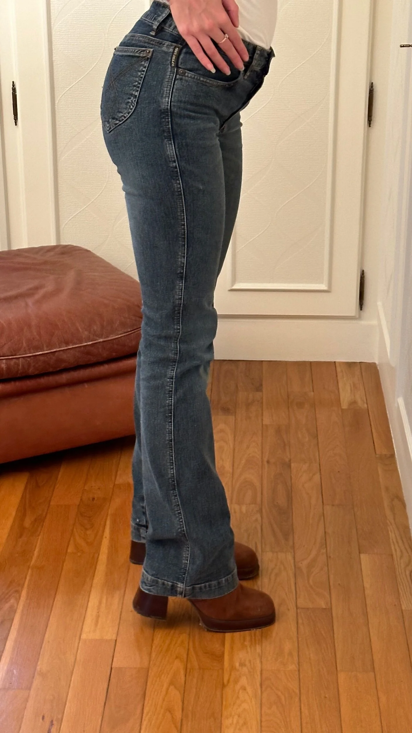 36E03D9F-3D77-4E95-B0B1-17075515080D