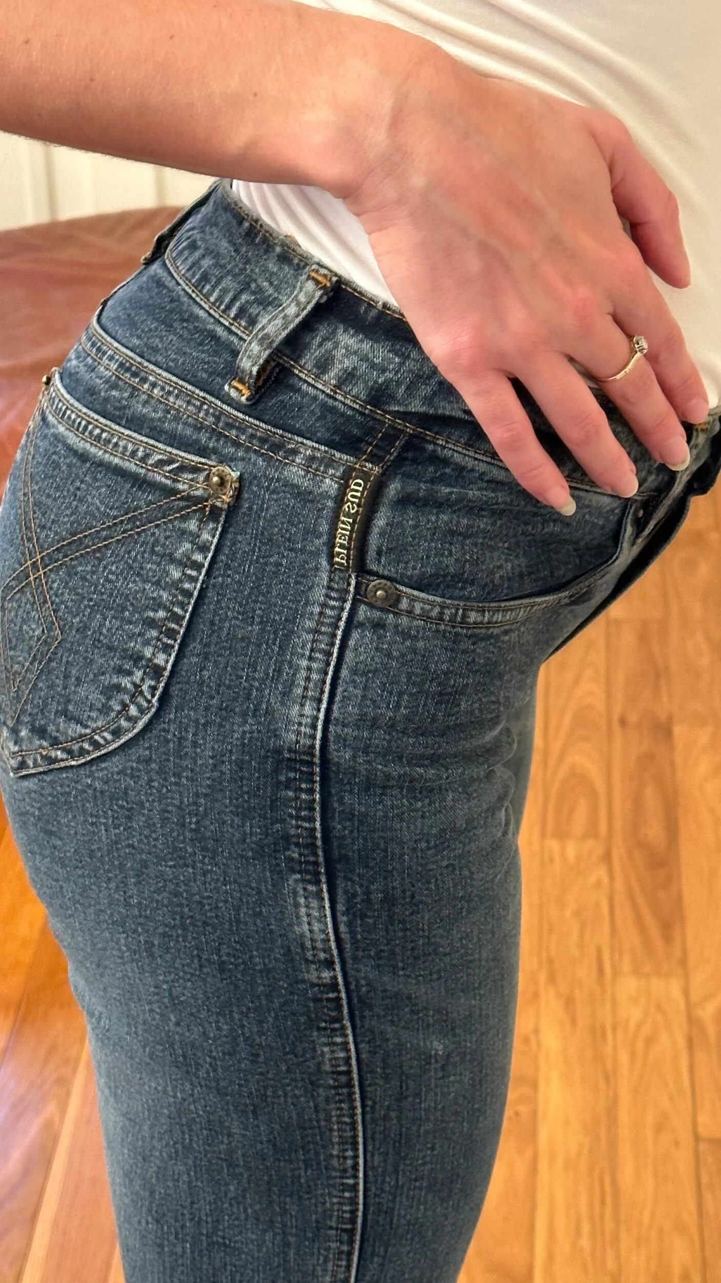 5E5B1508-2DCB-4827-939A-1A4F2F71BD56