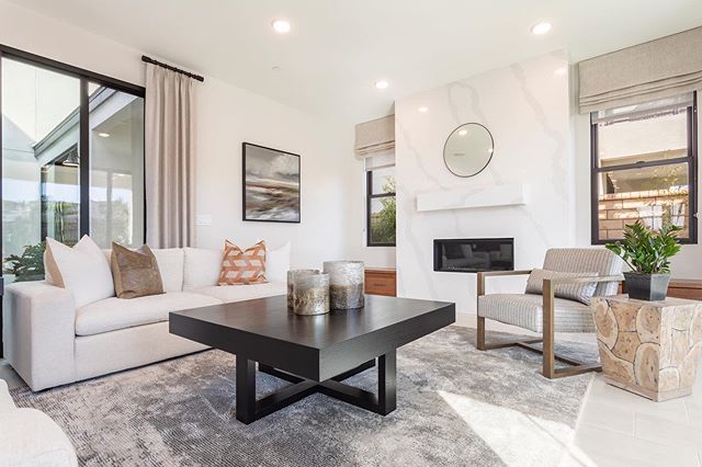 Day dreaming about this living room! .
.
.
Design: @sagedesigninc
Builder: Pardee Homes
#moderninteriors #modernhome #modelhomeinterior #newconstruction #newconstructionhomes #newhome #newhomedesign #newhomebuilders