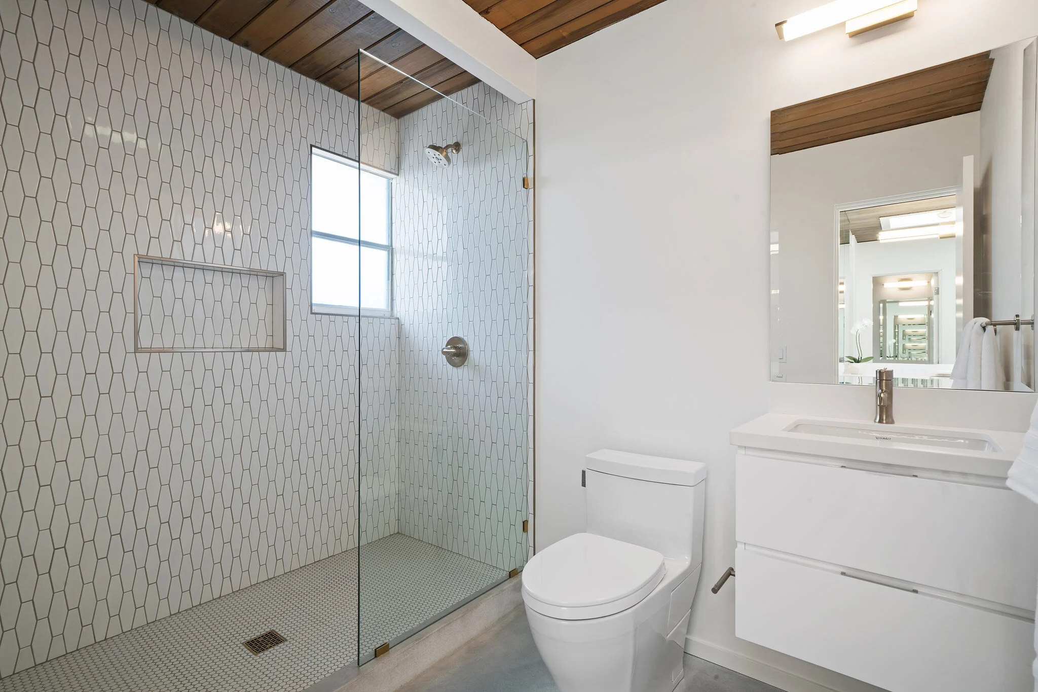 Mid-Century Bathroom in Oakland