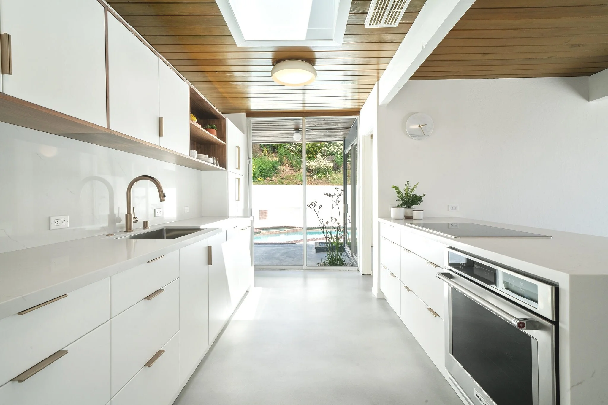 Mid-Century Modern Kitchen Design in Oakland