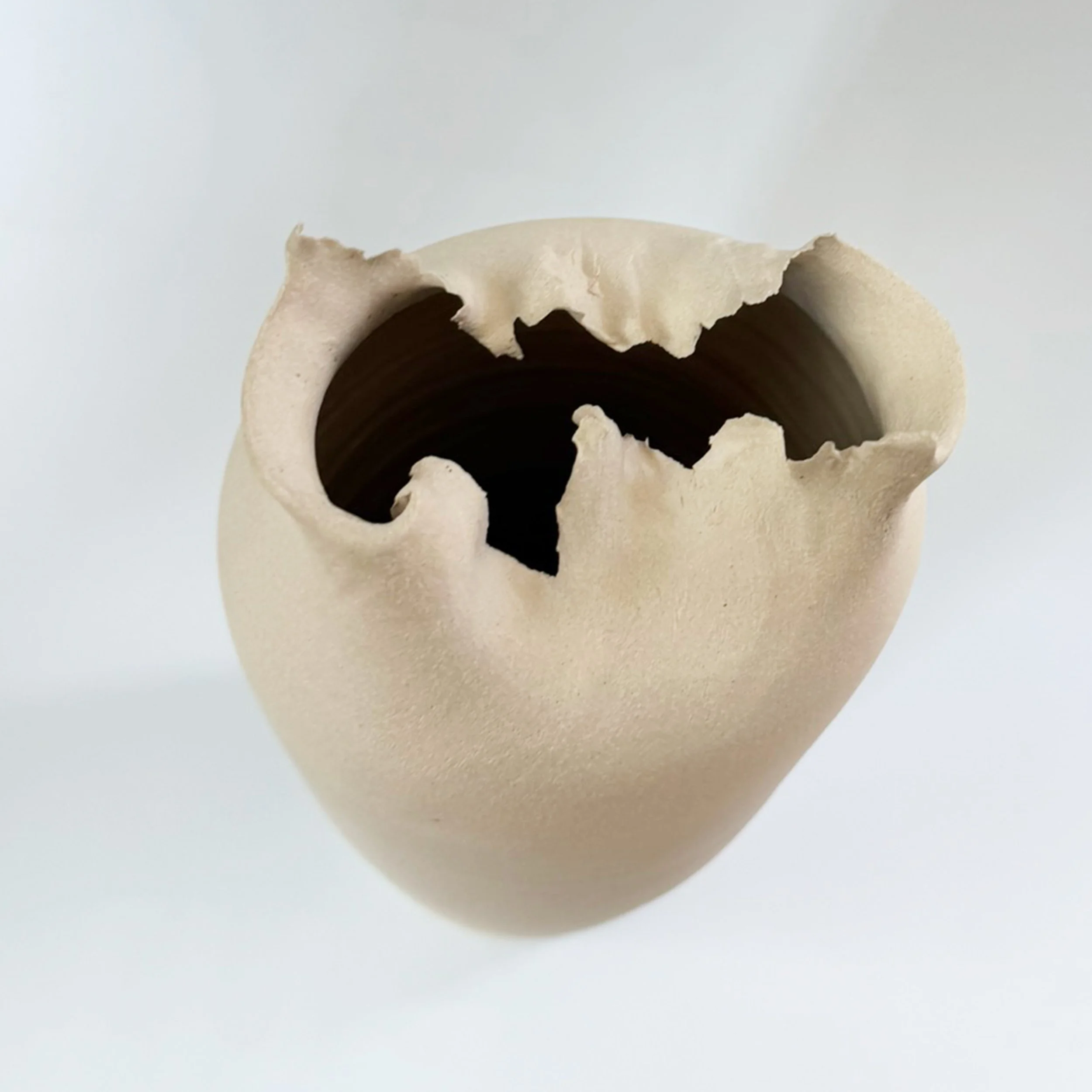 live-edge-stoneware-vase_detail.jpg