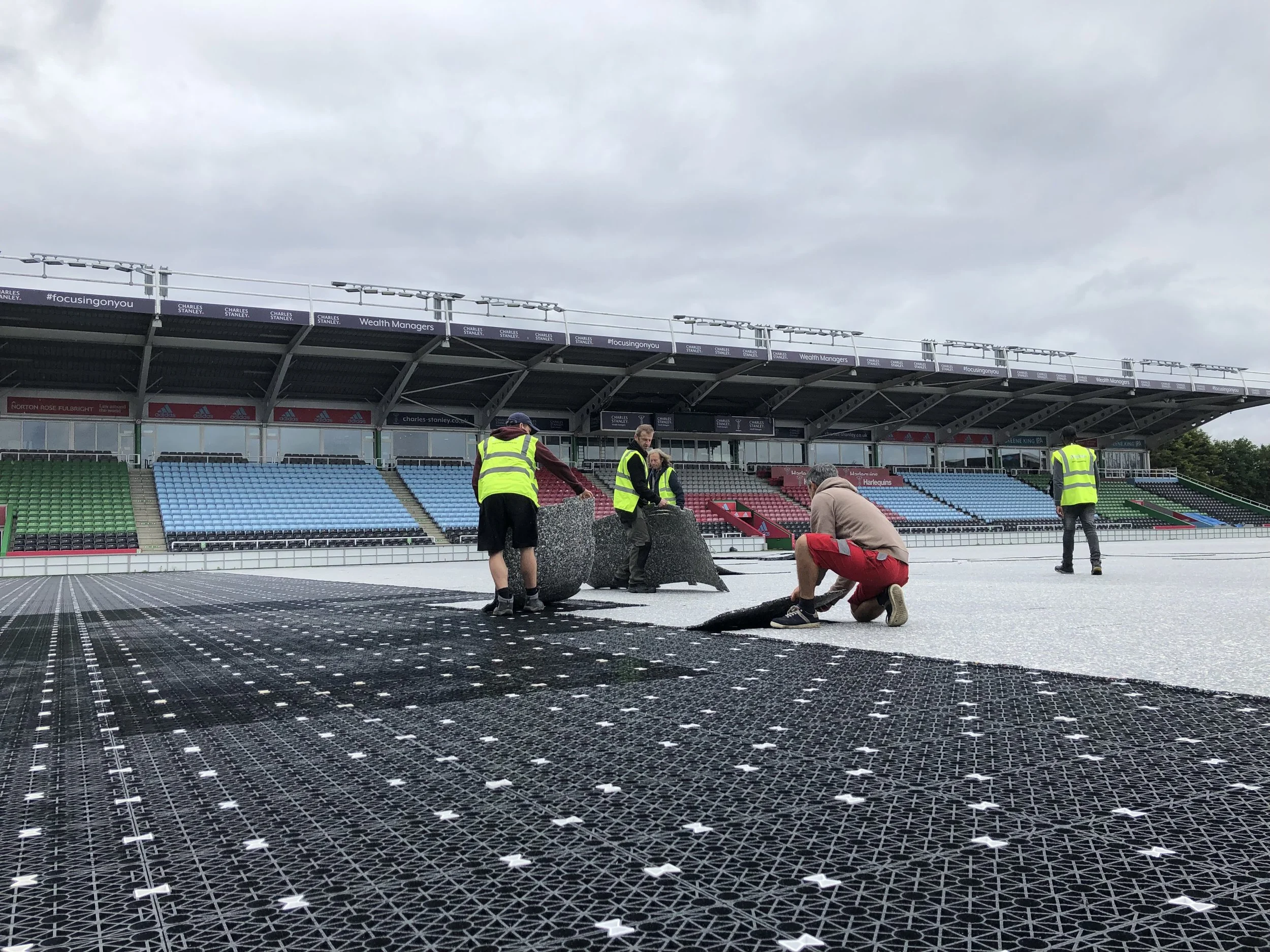 Workers lifting stuff.JPG