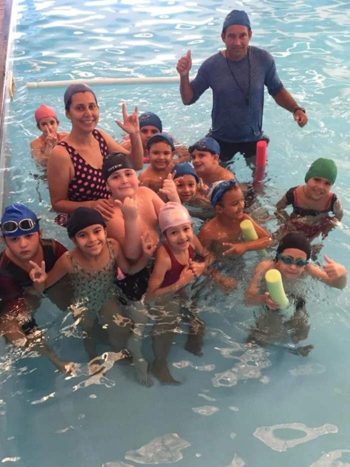 A natação é considerada a atividade física mais completa entre os médicos.