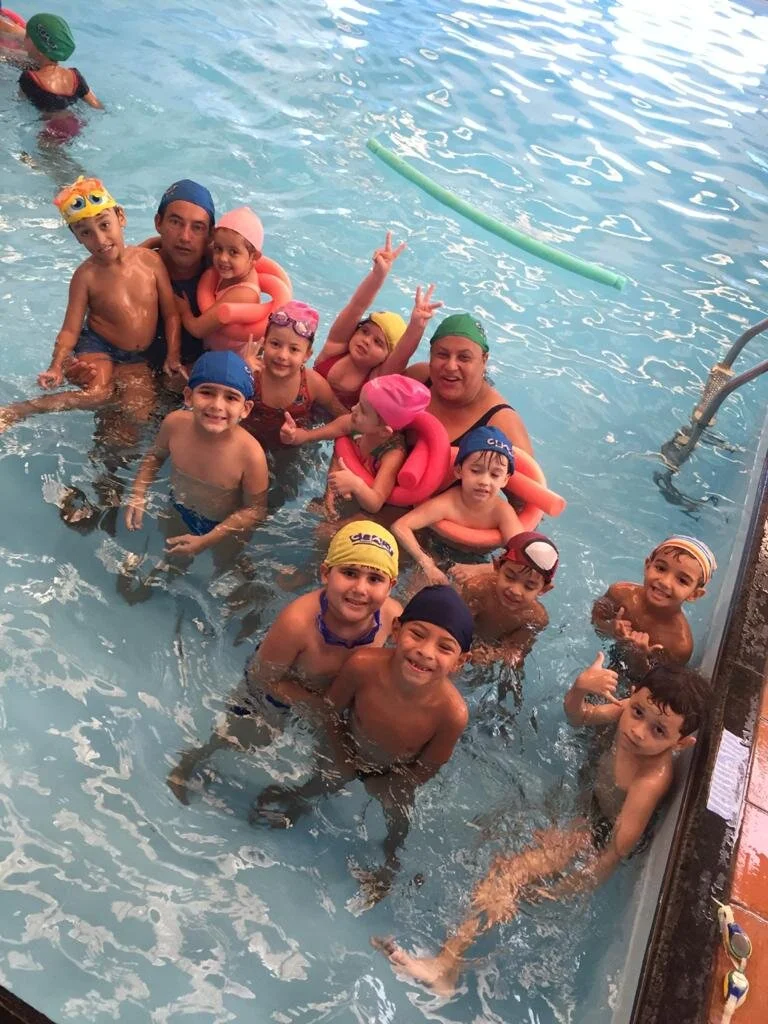 A natação é considerada a atividade física mais completa entre os médicos.