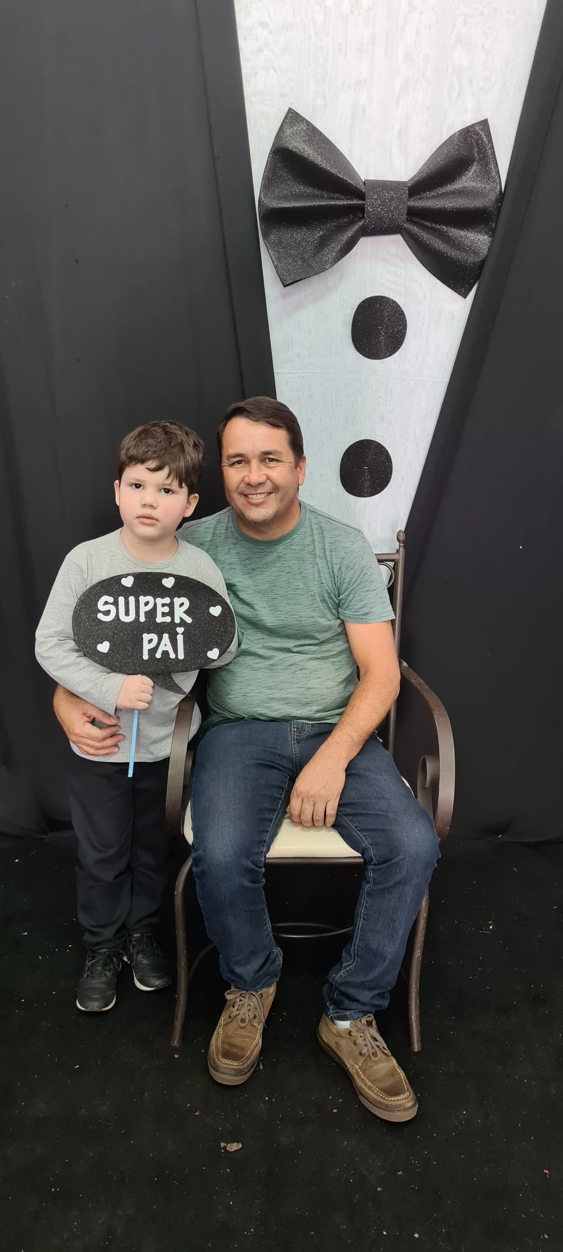 Dia dos Pais 2021- Fotos com os pais na escola.