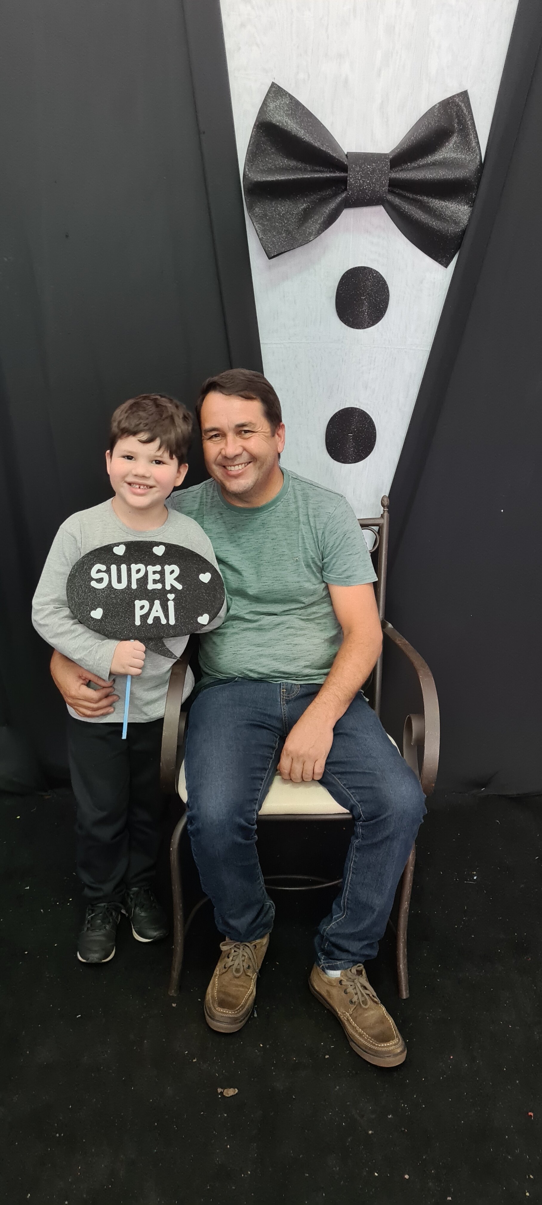 Dia dos Pais 2021- Fotos com os pais na escola.