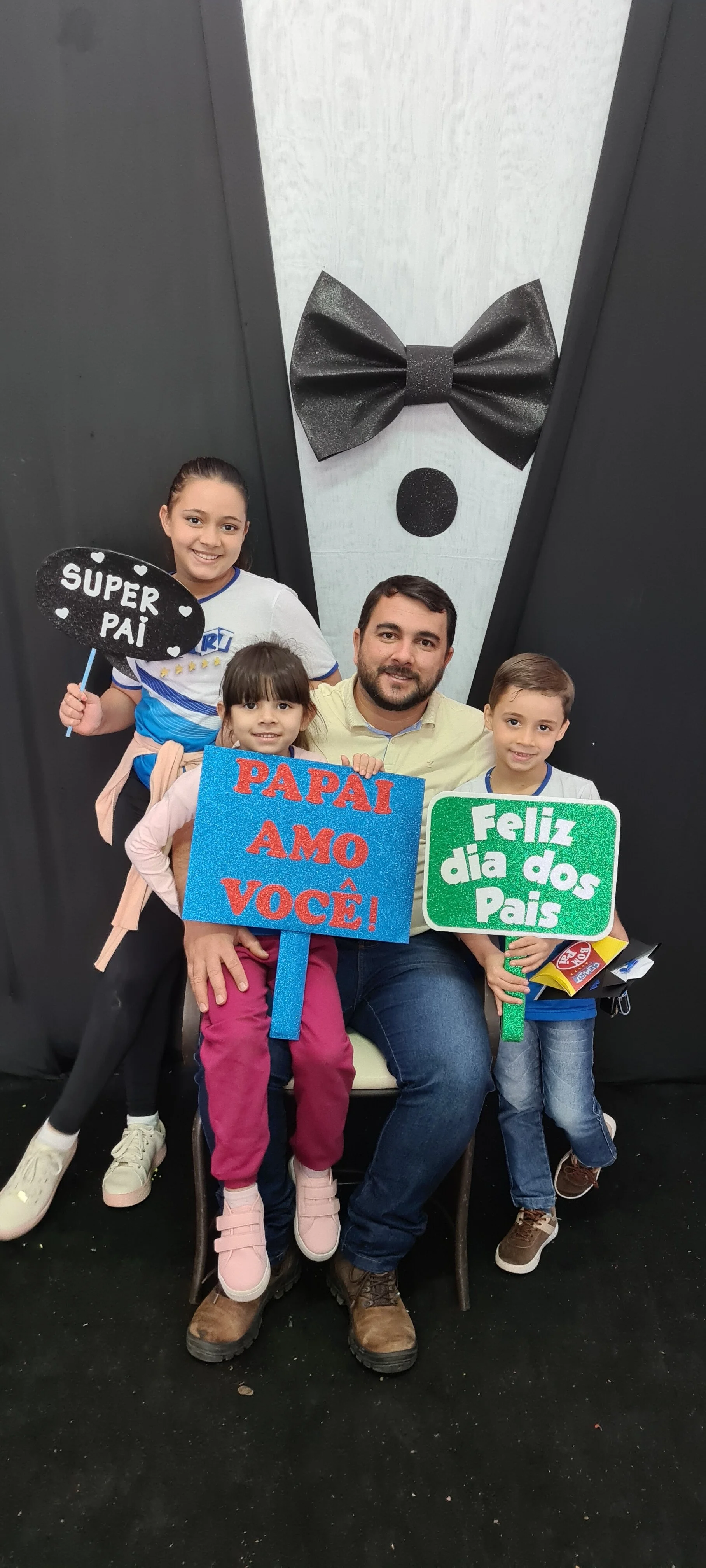 Dia dos Pais 2021- Fotos com os pais na escola.
