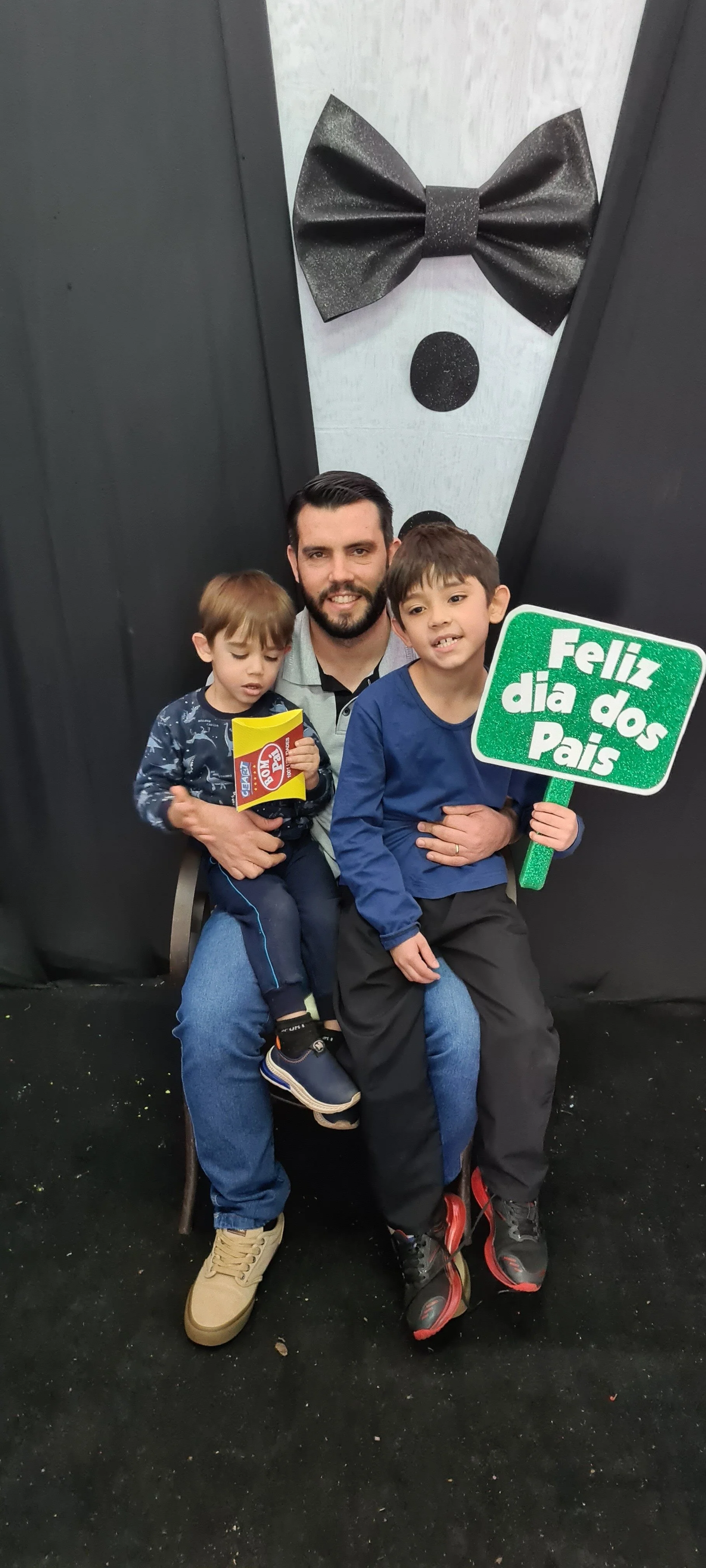 Dia dos Pais 2021- Fotos com os pais na escola.
