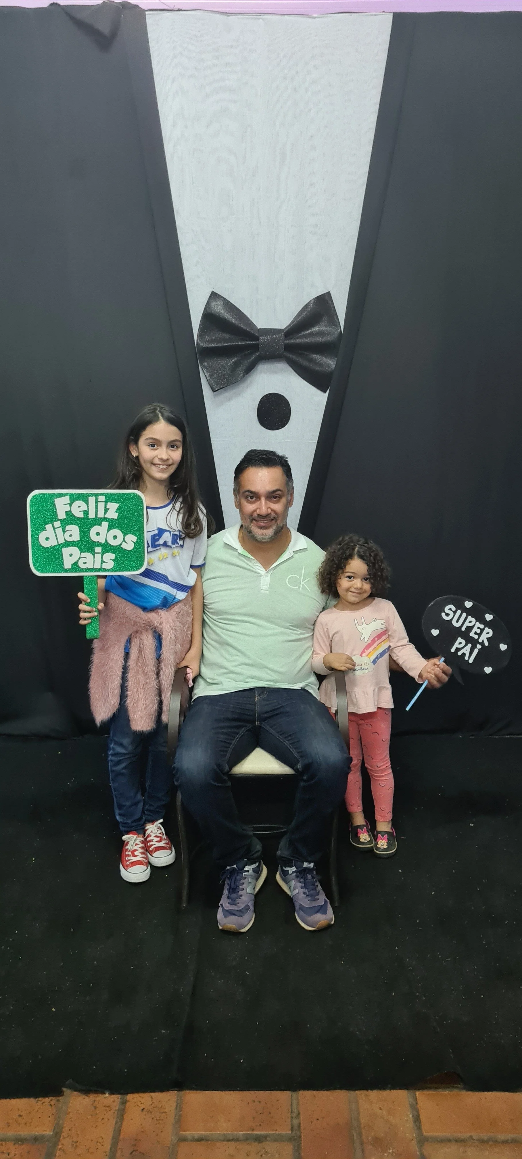 Dia dos Pais 2021- Fotos com os pais na escola.