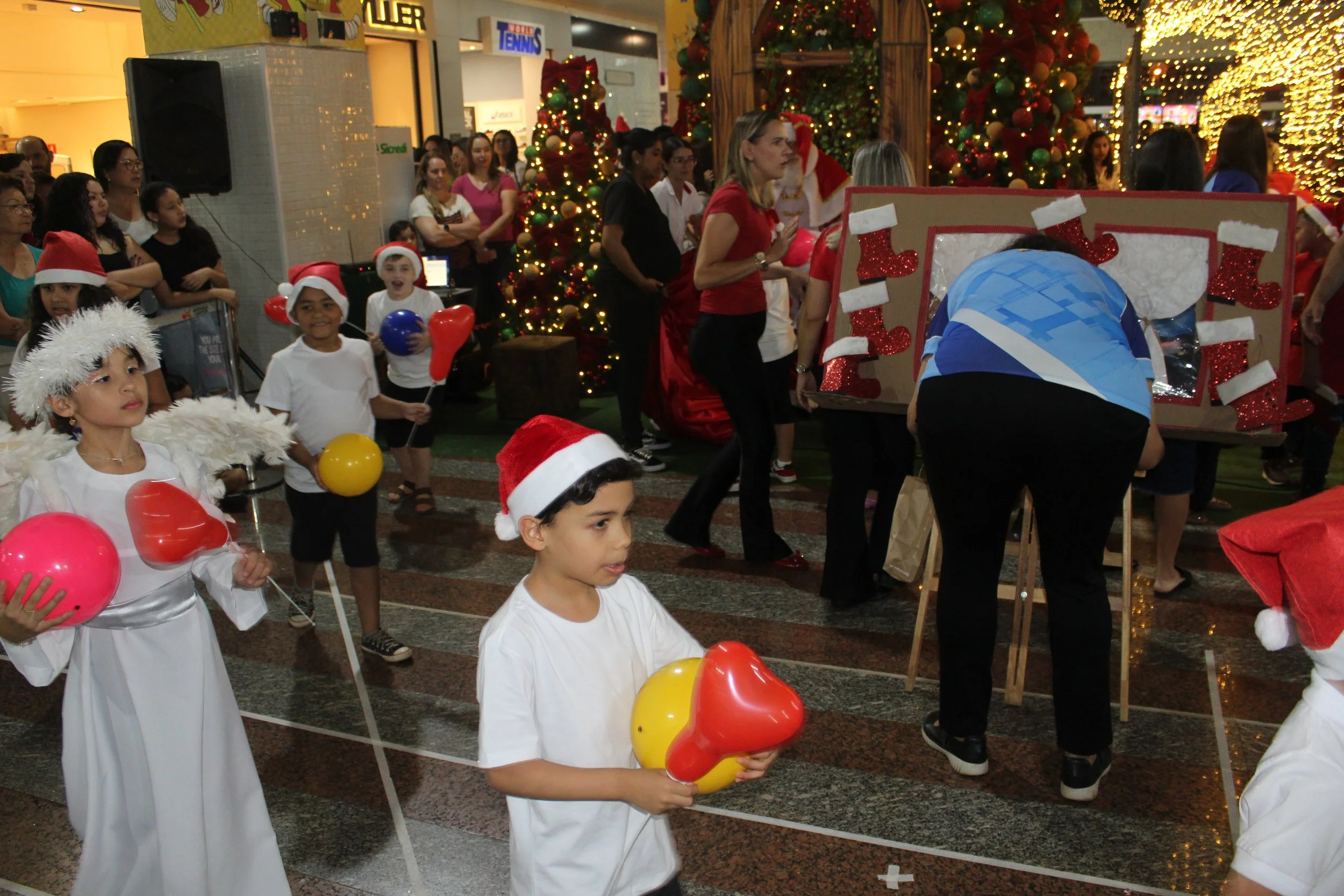 Cantata de Natal realizada no Shopping Avenida Center de Dourados 2022