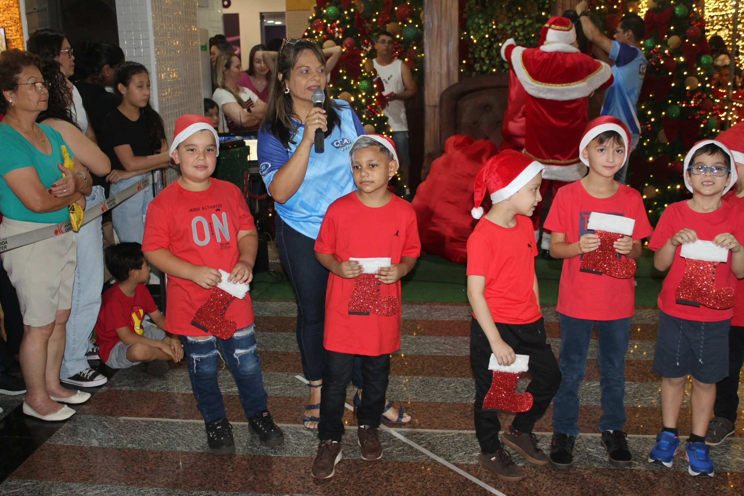 Cantata de Natal realizada no Shopping Avenida Center de Dourados 2022