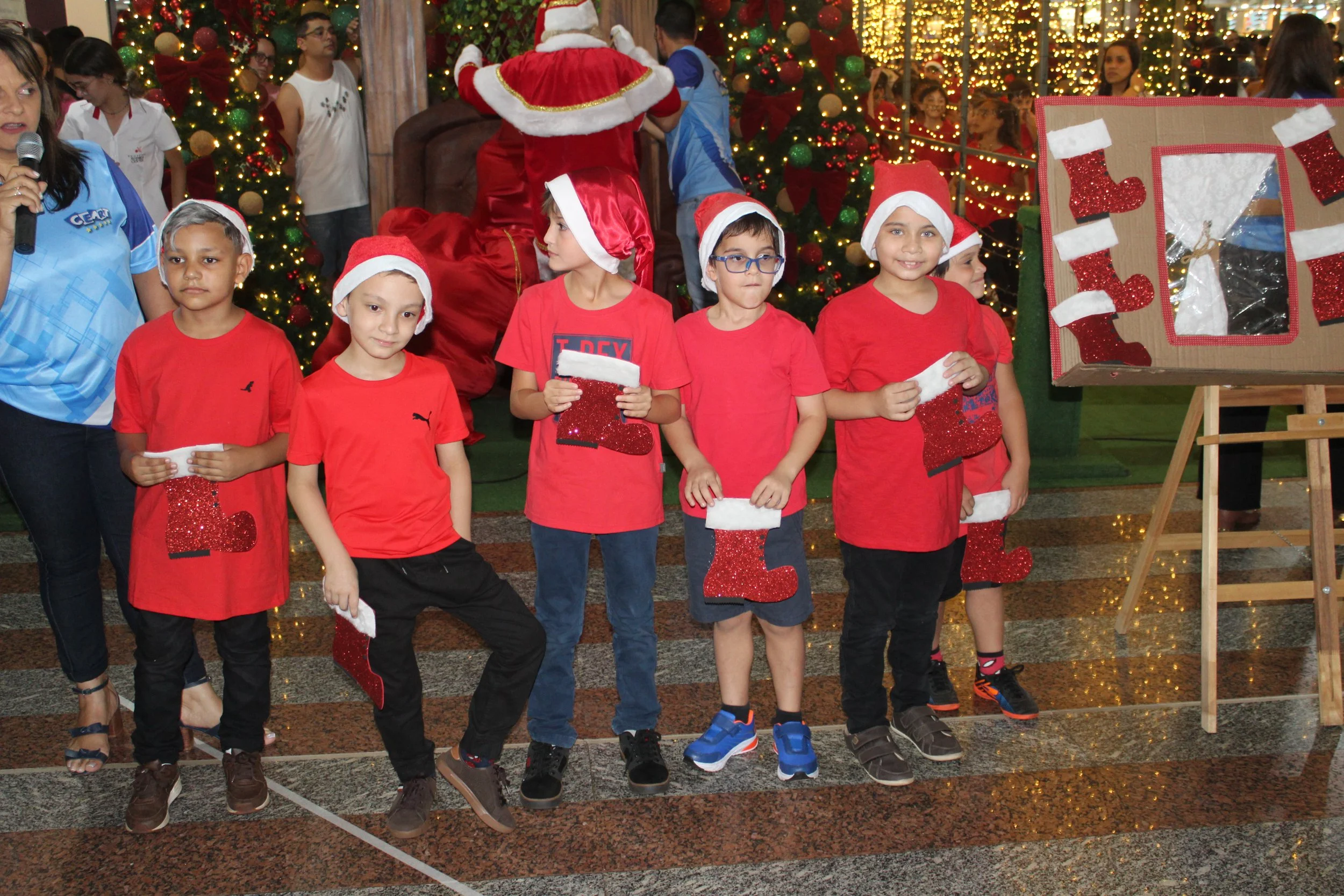 Cantata de Natal realizada no Shopping Avenida Center de Dourados 2022