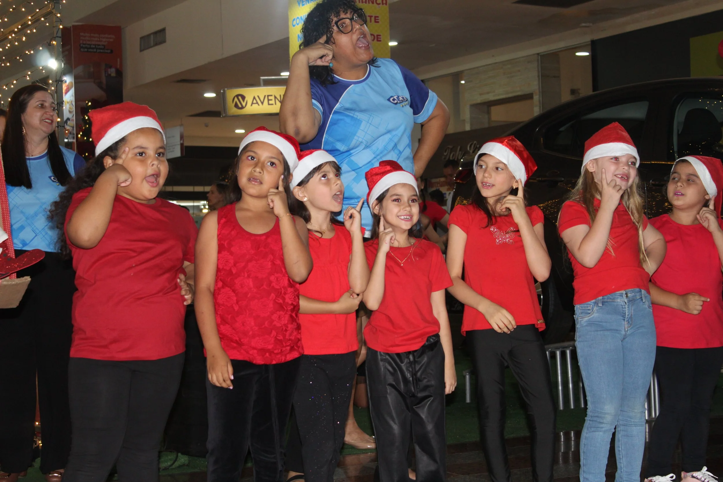 Cantata de Natal realizada no Shopping Avenida Center de Dourados 2022