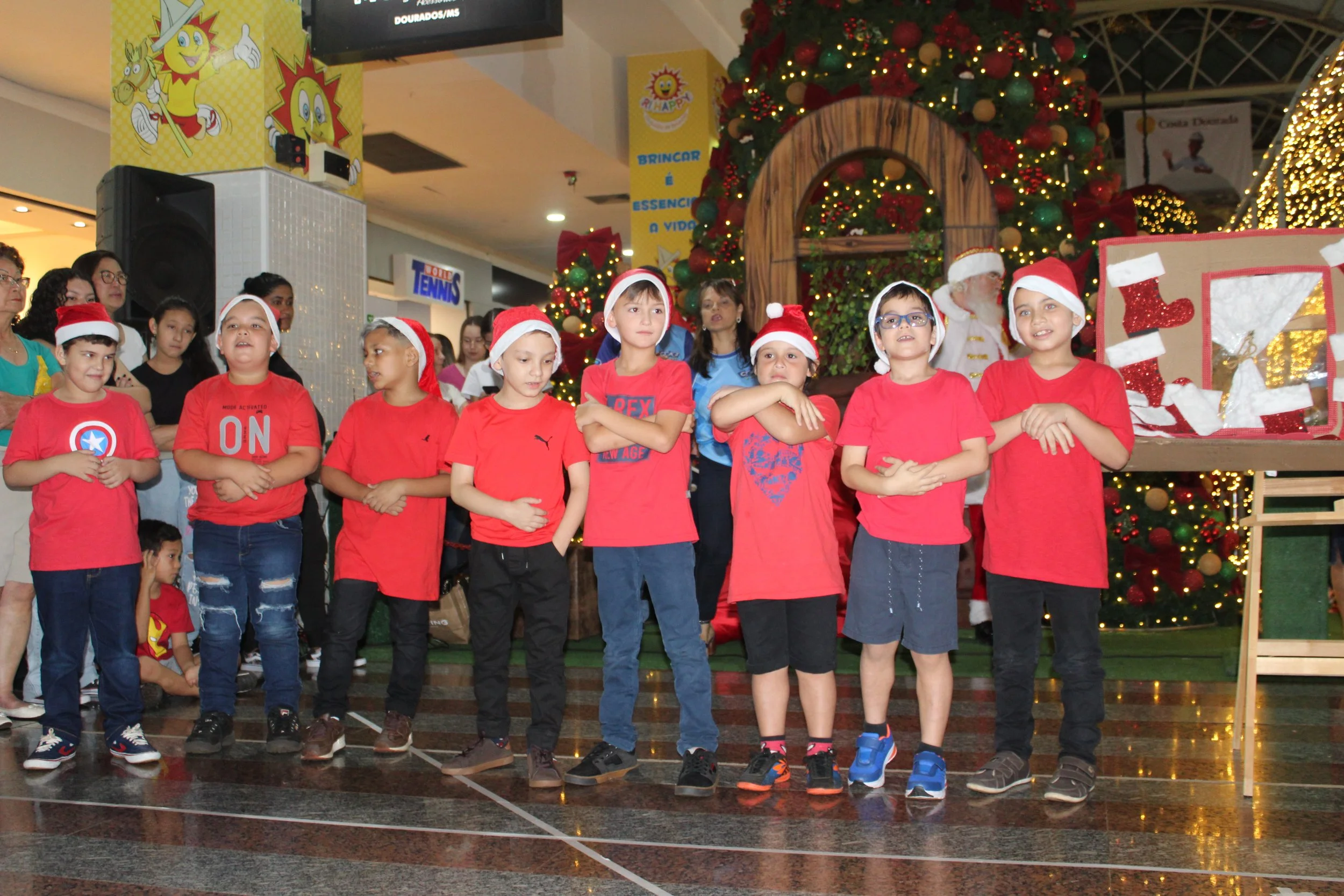 Cantata de Natal realizada no Shopping Avenida Center de Dourados 2022