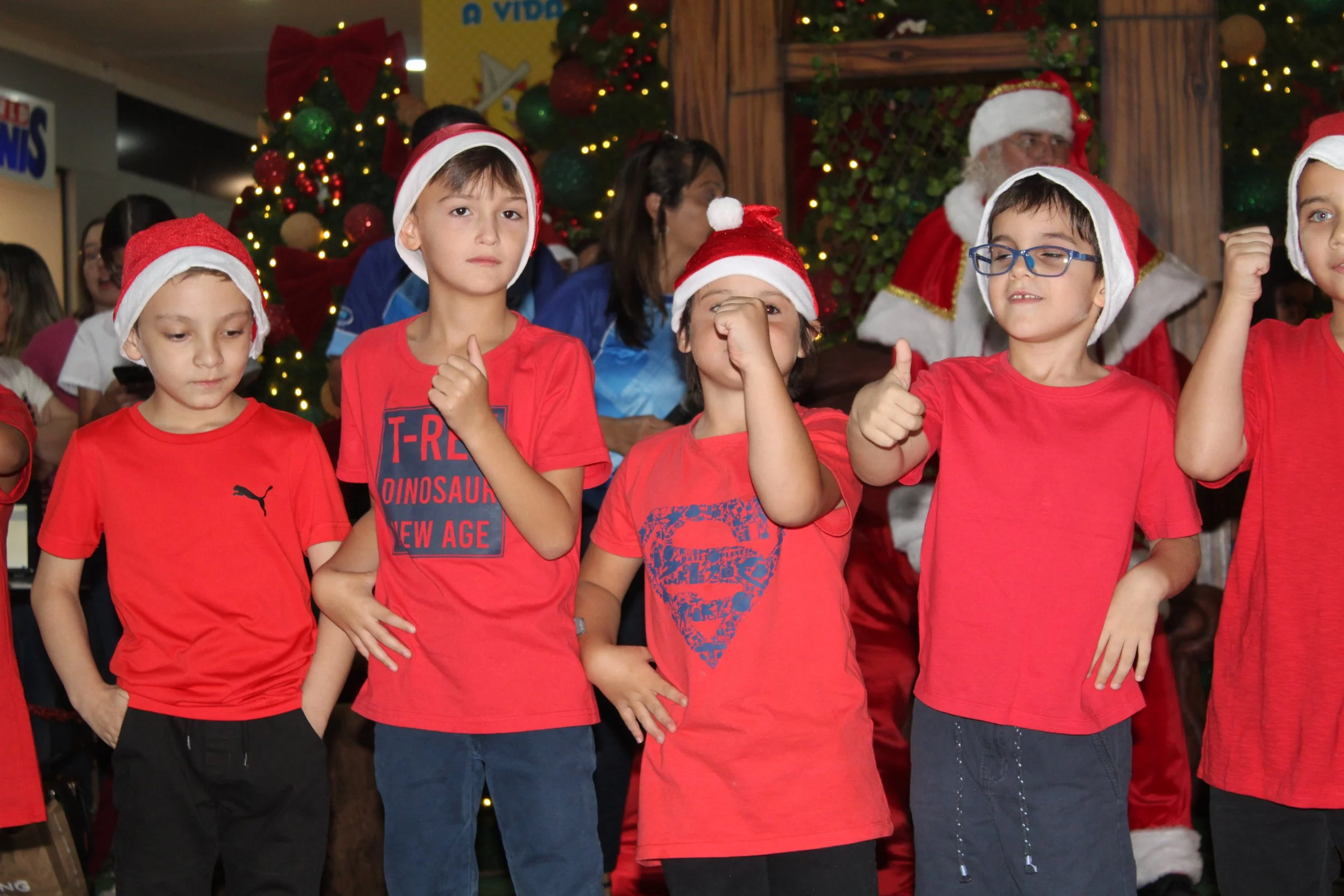 Cantata de Natal realizada no Shopping Avenida Center de Dourados 2022
