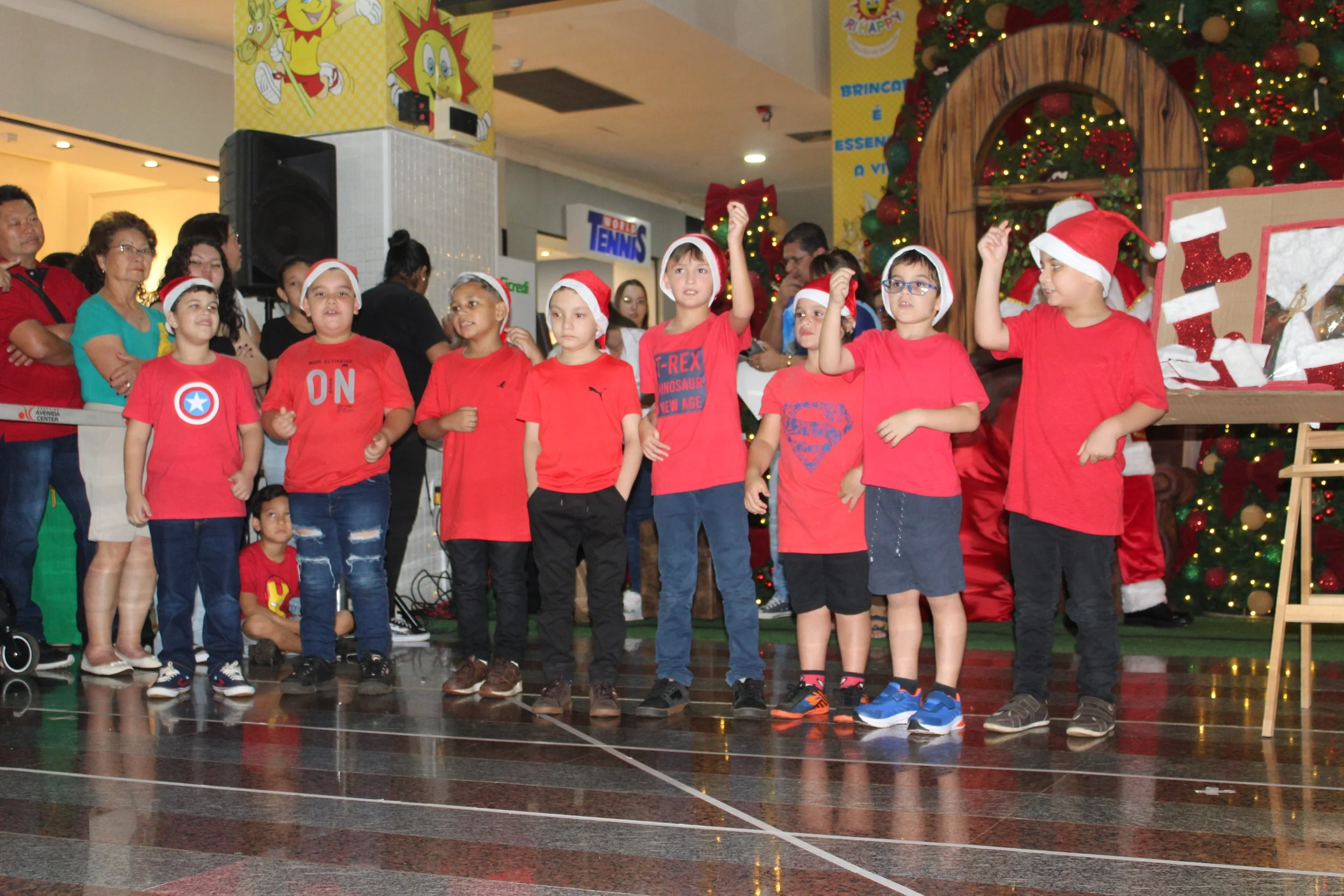 Cantata de Natal realizada no Shopping Avenida Center de Dourados 2022