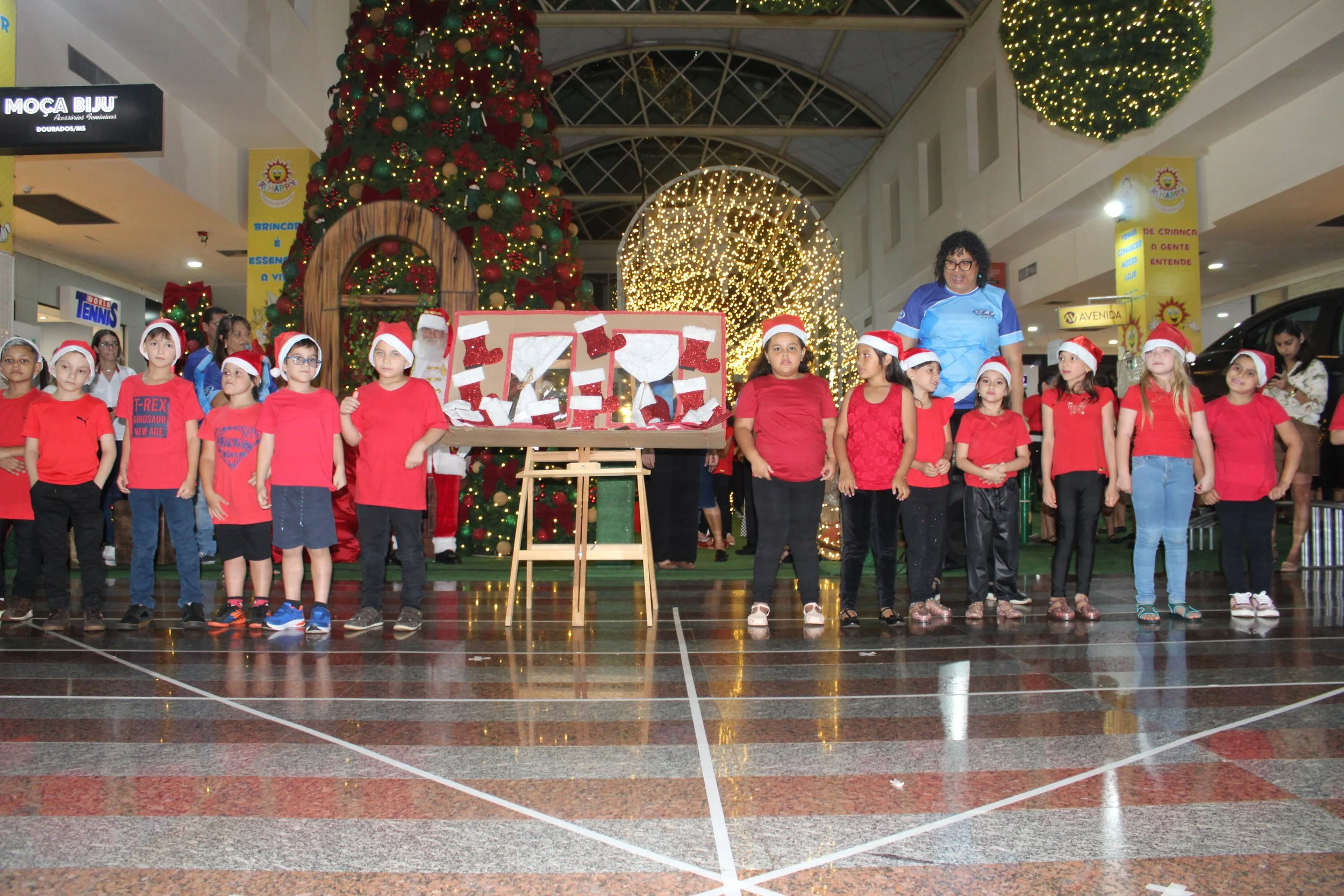 Cantata de Natal realizada no Shopping Avenida Center de Dourados 2022