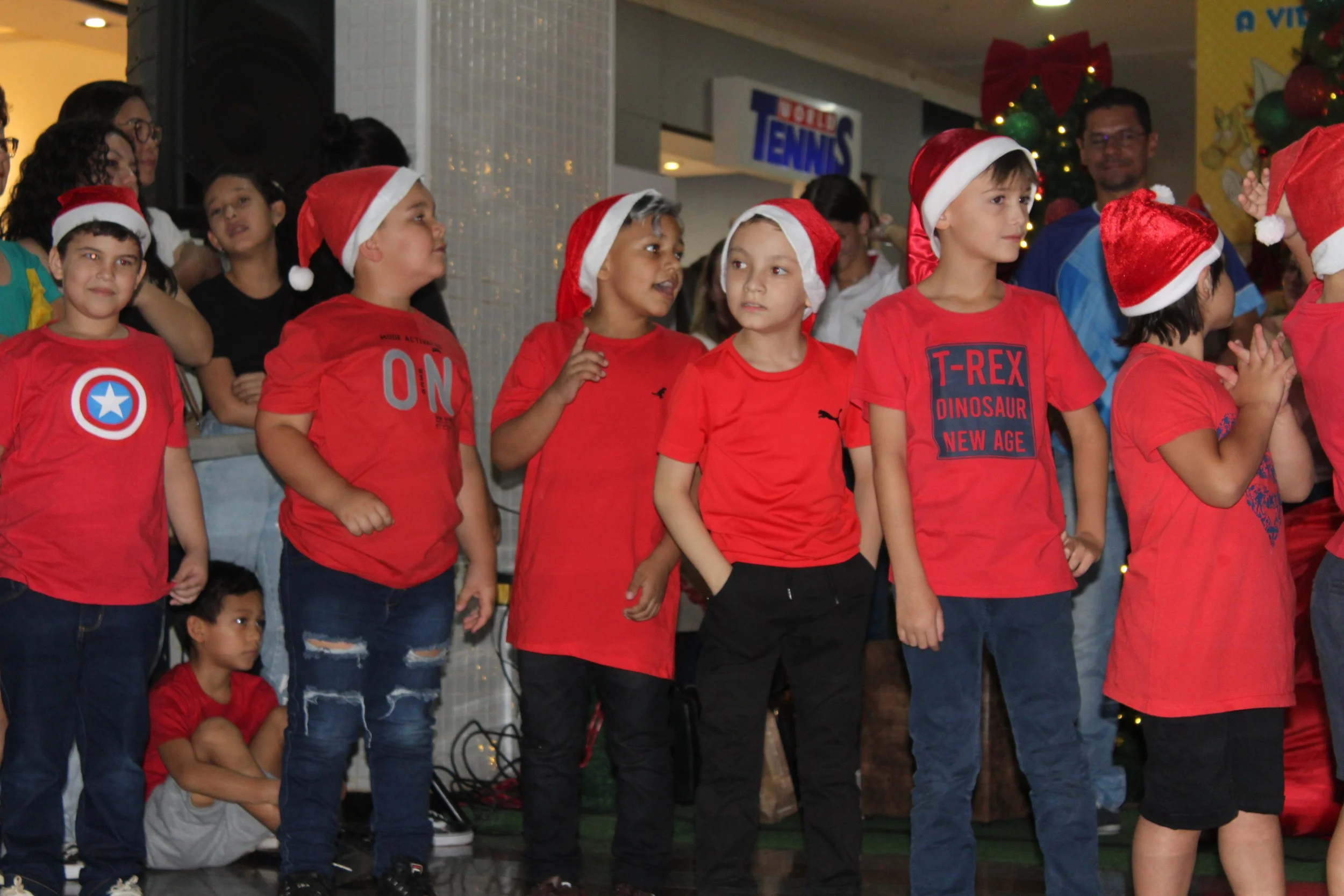 Cantata de Natal realizada no Shopping Avenida Center de Dourados 2022