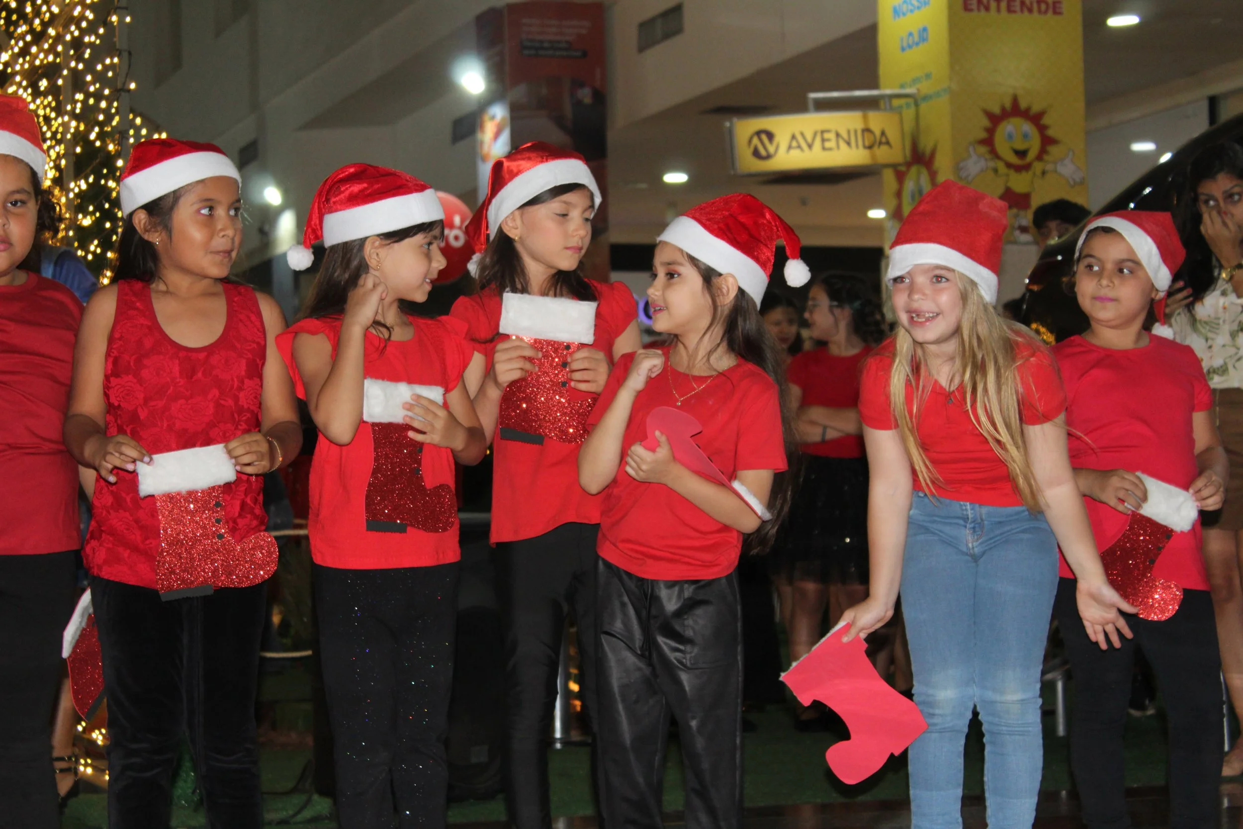 Cantata de Natal realizada no Shopping Avenida Center de Dourados 2022