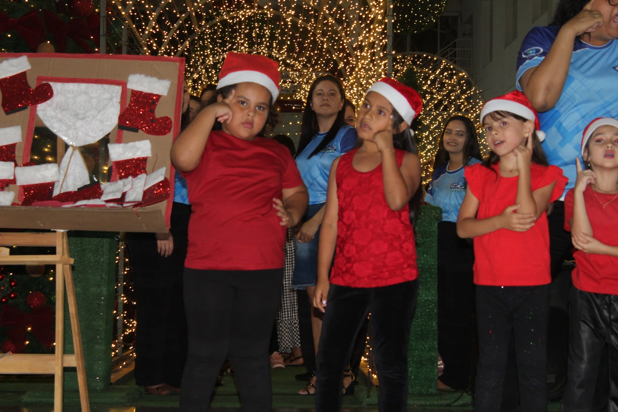 Cantata de Natal realizada no Shopping Avenida Center de Dourados 2022