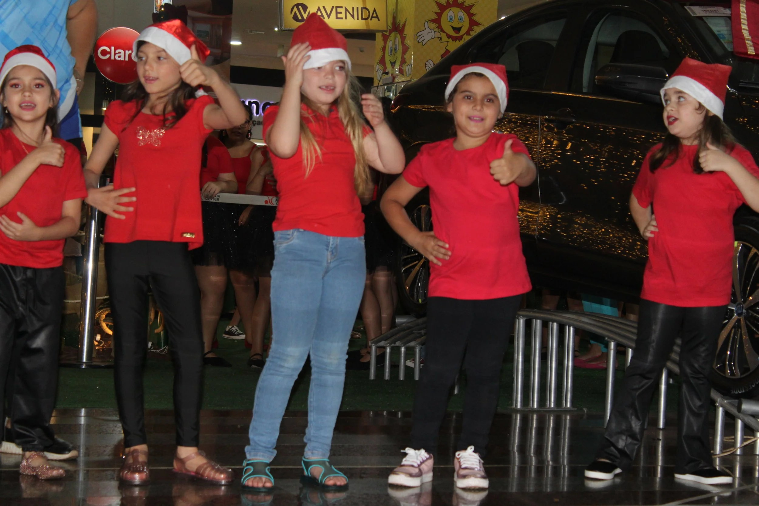 Cantata de Natal realizada no Shopping Avenida Center de Dourados 2022
