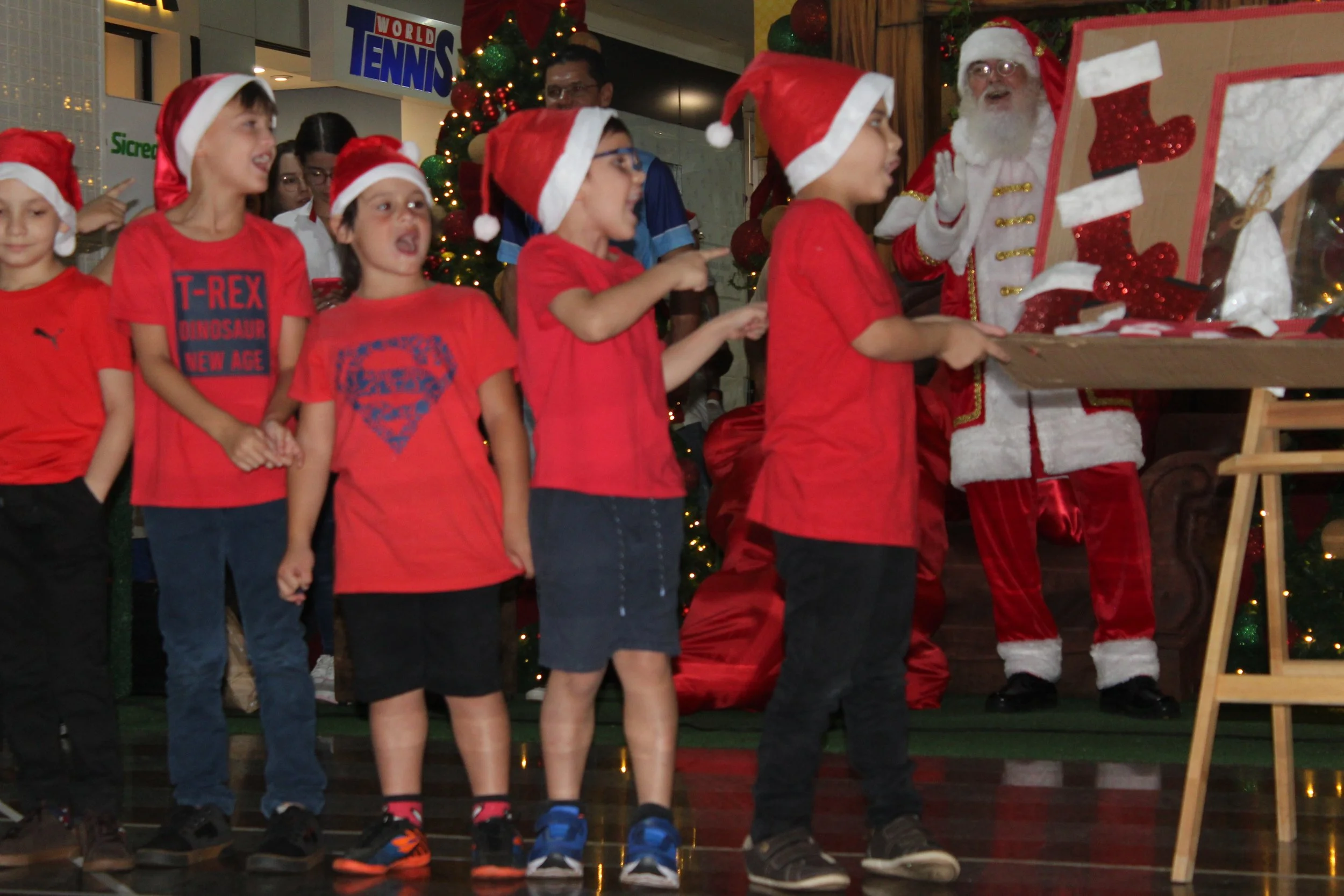Cantata de Natal realizada no Shopping Avenida Center de Dourados 2022