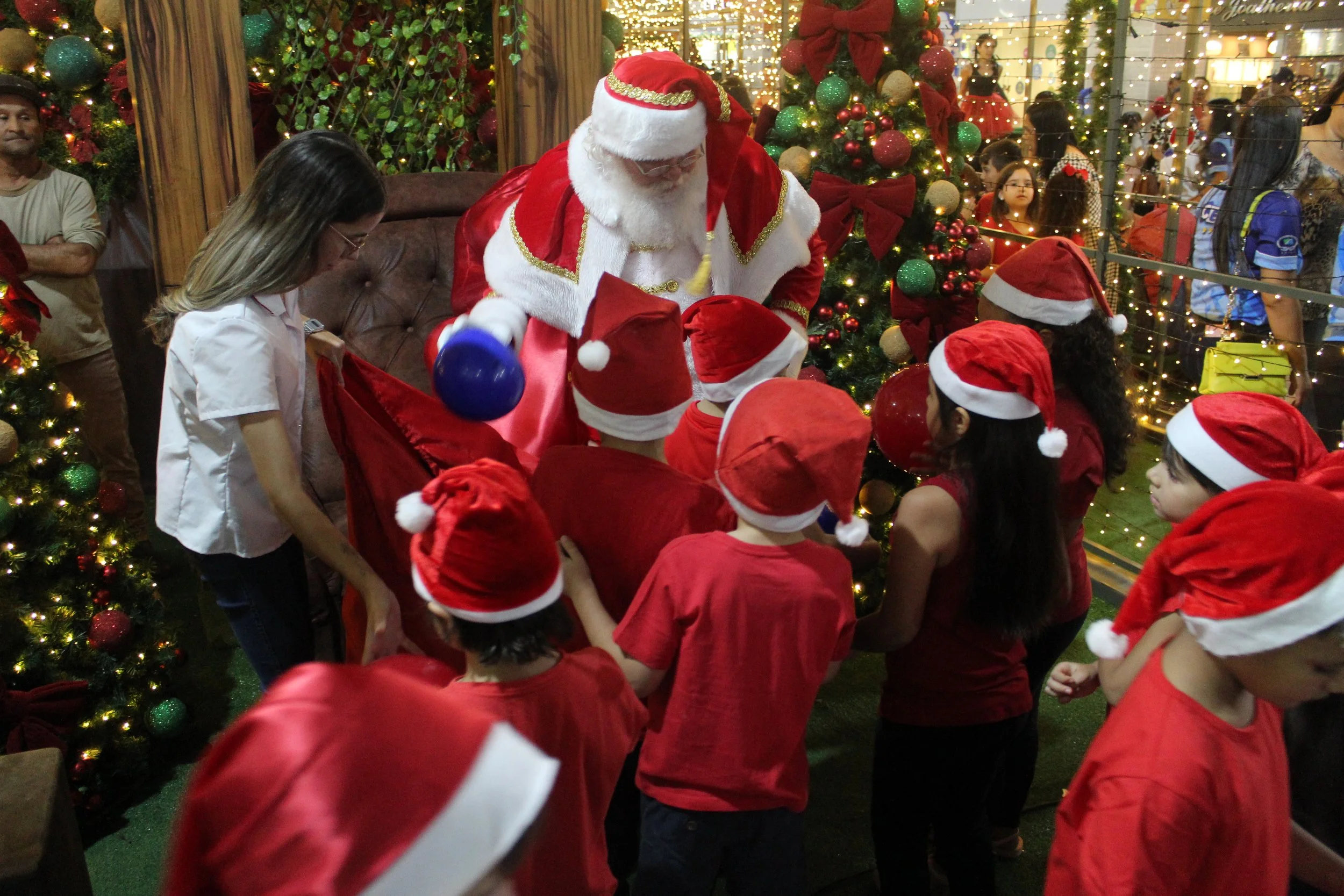 Cantata de Natal realizada no Shopping Avenida Center de Dourados 2022