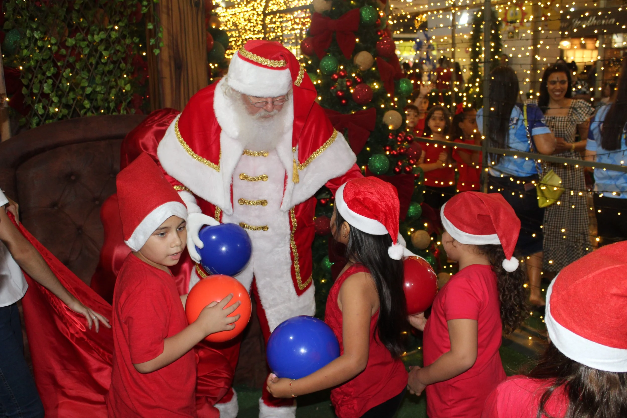 Cantata de Natal realizada no Shopping Avenida Center de Dourados 2022