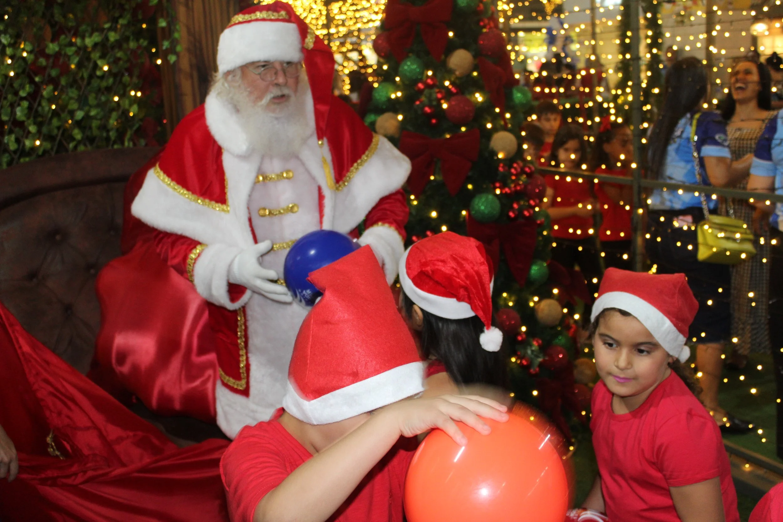 Cantata de Natal realizada no Shopping Avenida Center de Dourados 2022