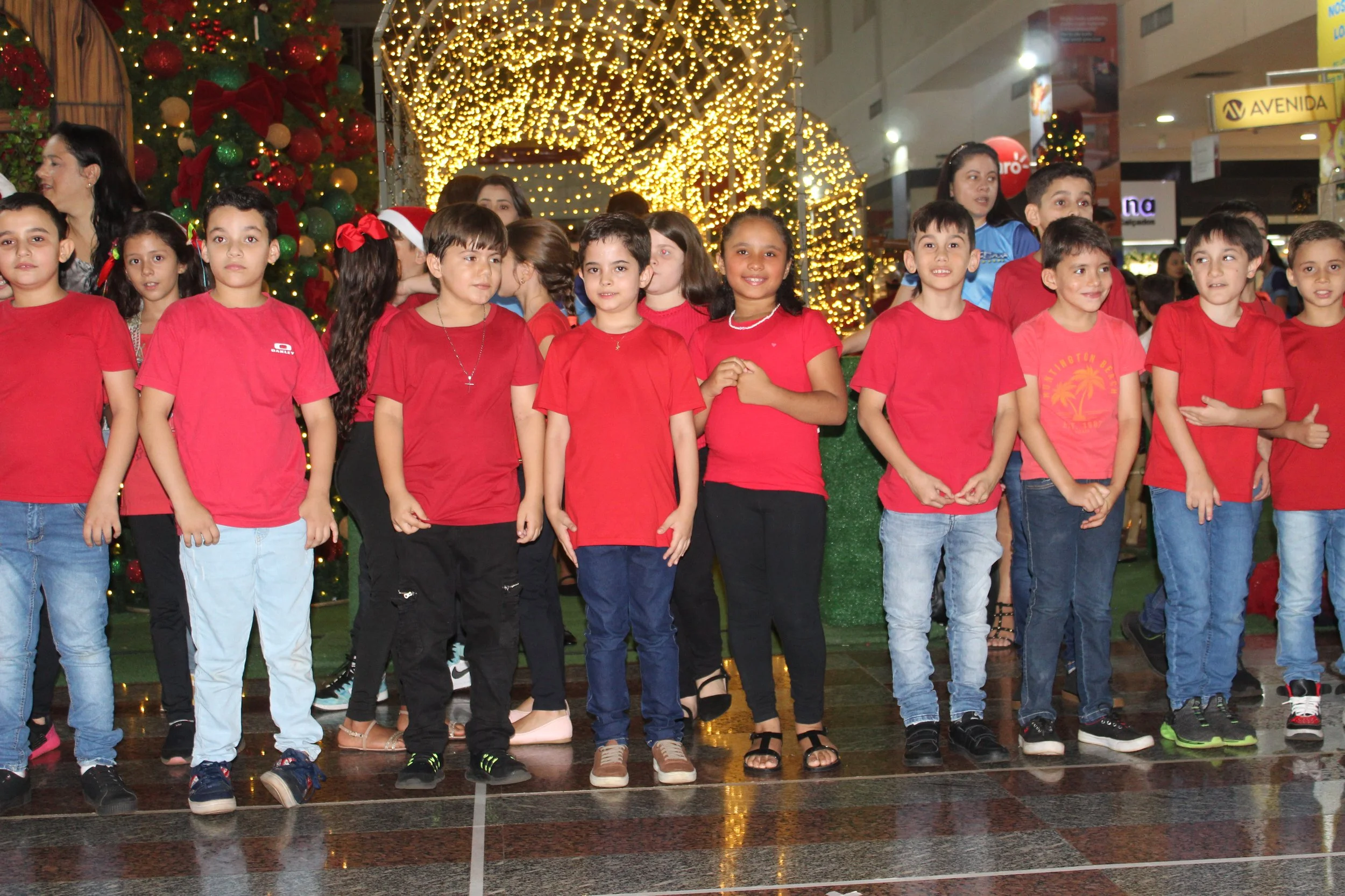 Cantata de Natal realizada no Shopping Avenida Center de Dourados 2022