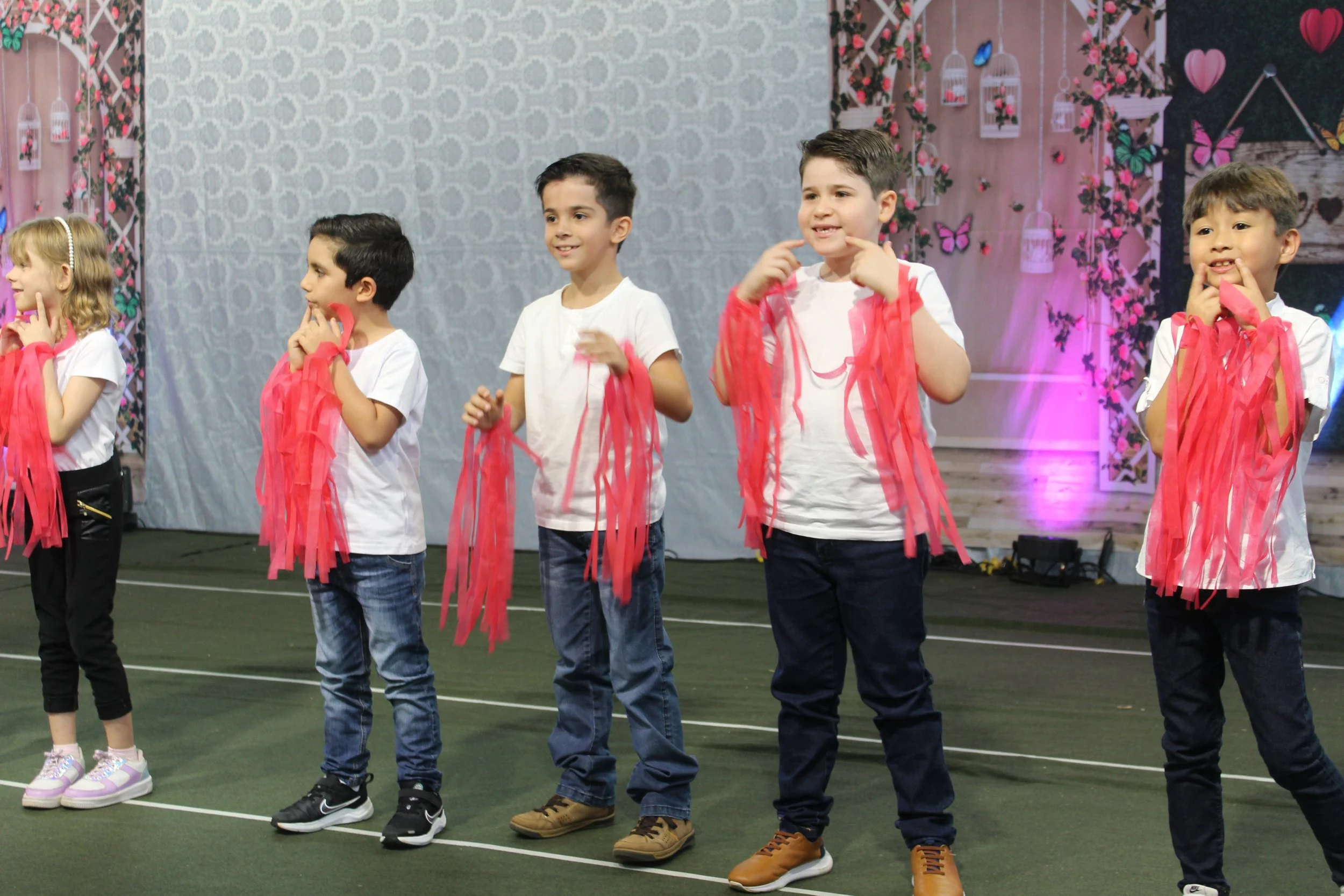 Dia das mães- O que é ser mãe? Fotos da Festa do dia das Mães 2023
