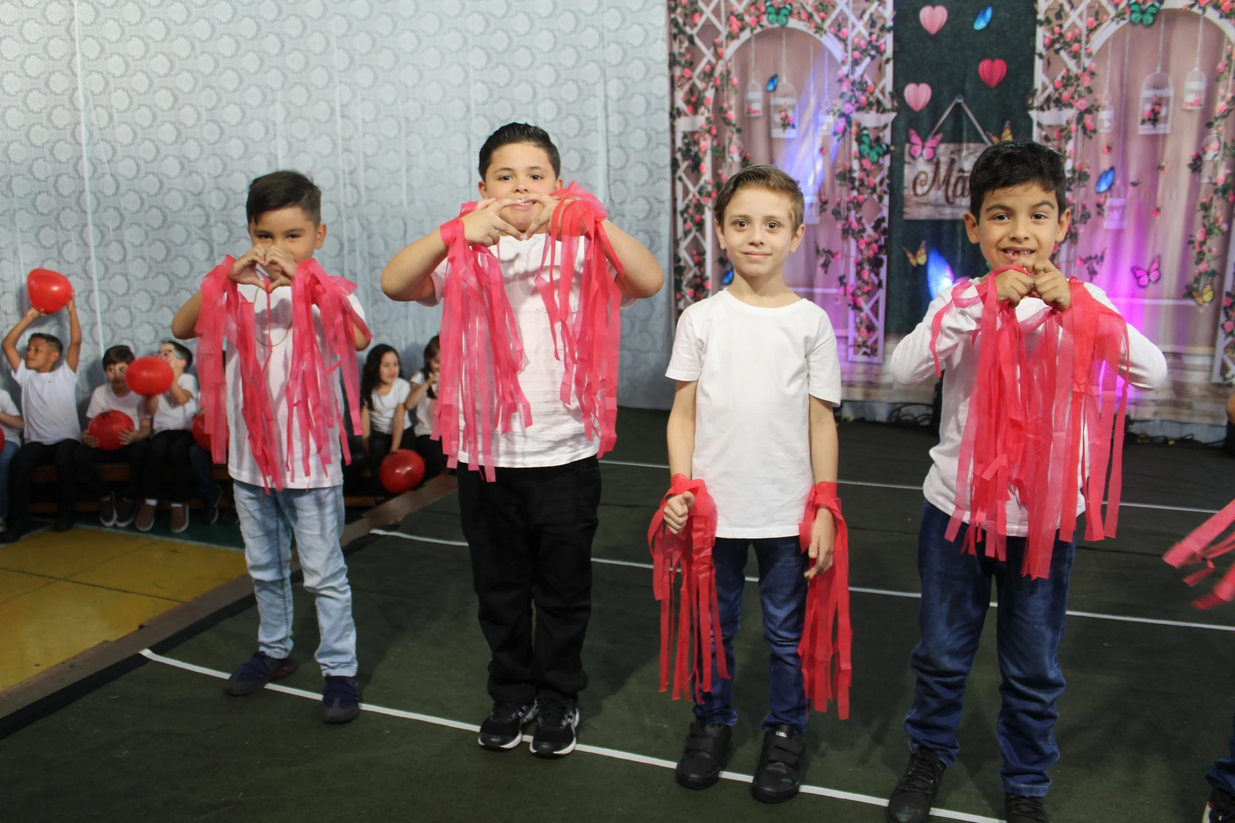 Dia das mães- O que é ser mãe? Fotos da Festa do dia das Mães 2023