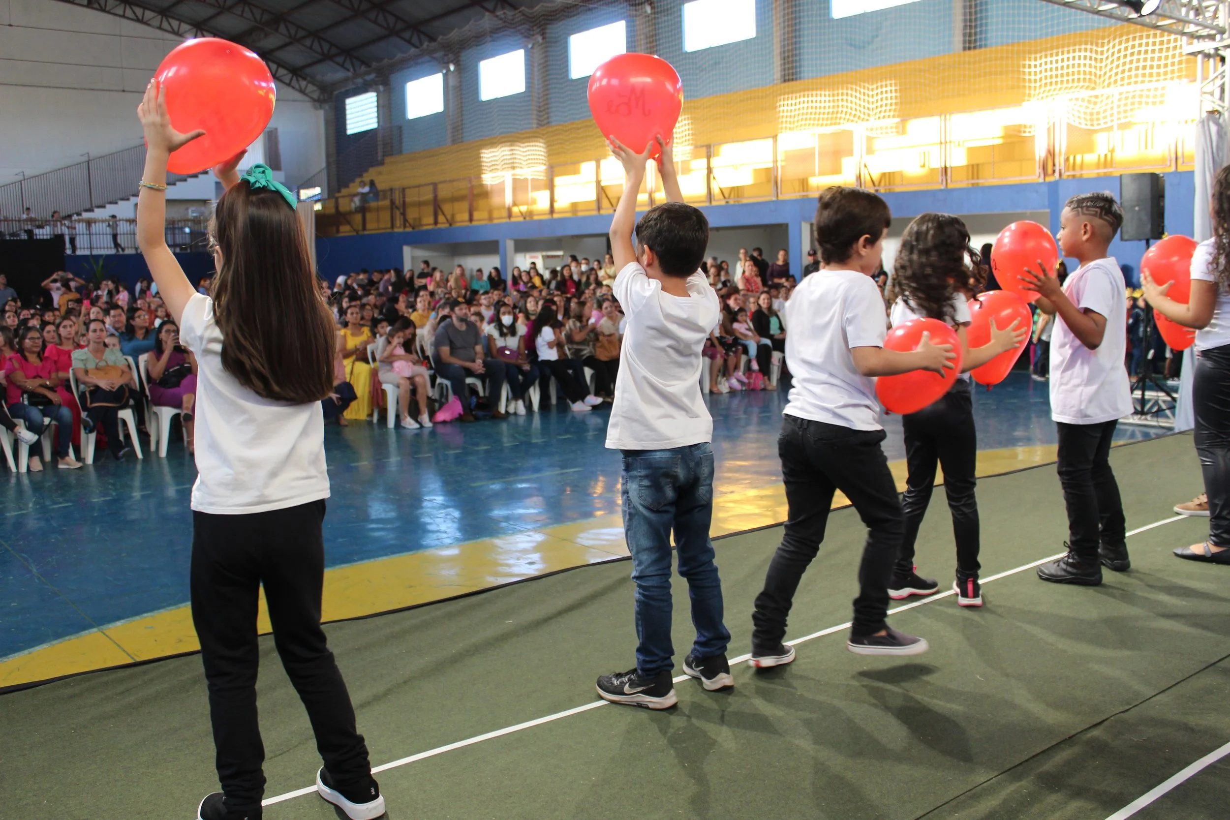 Dia das mães- O que é ser mãe? Fotos da Festa do dia das Mães 2023
