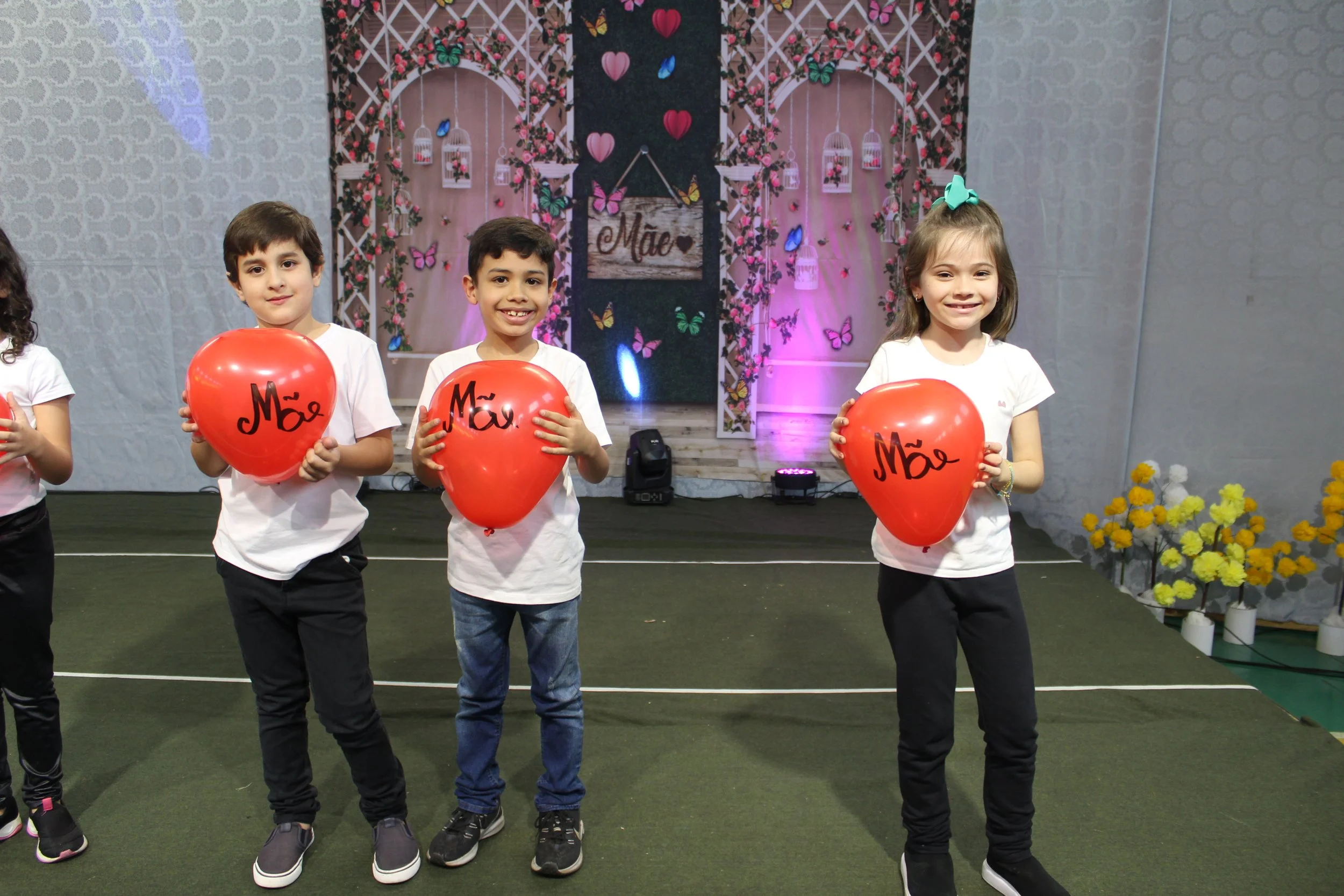 Dia das mães- O que é ser mãe? Fotos da Festa do dia das Mães 2023