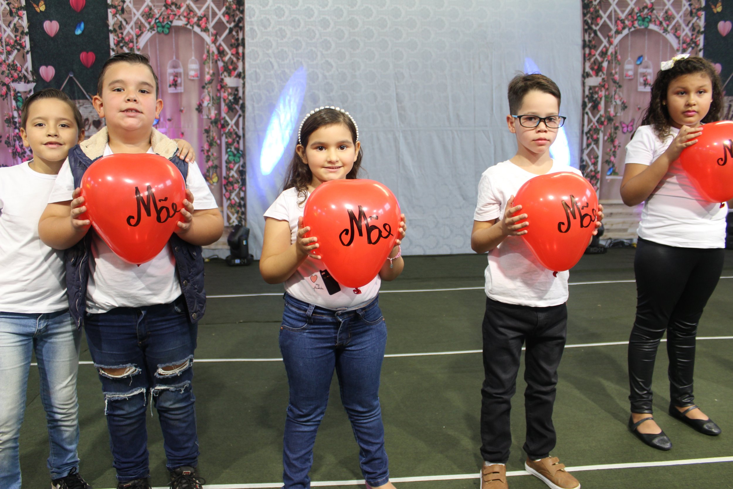 Dia das mães- O que é ser mãe? Fotos da Festa do dia das Mães 2023