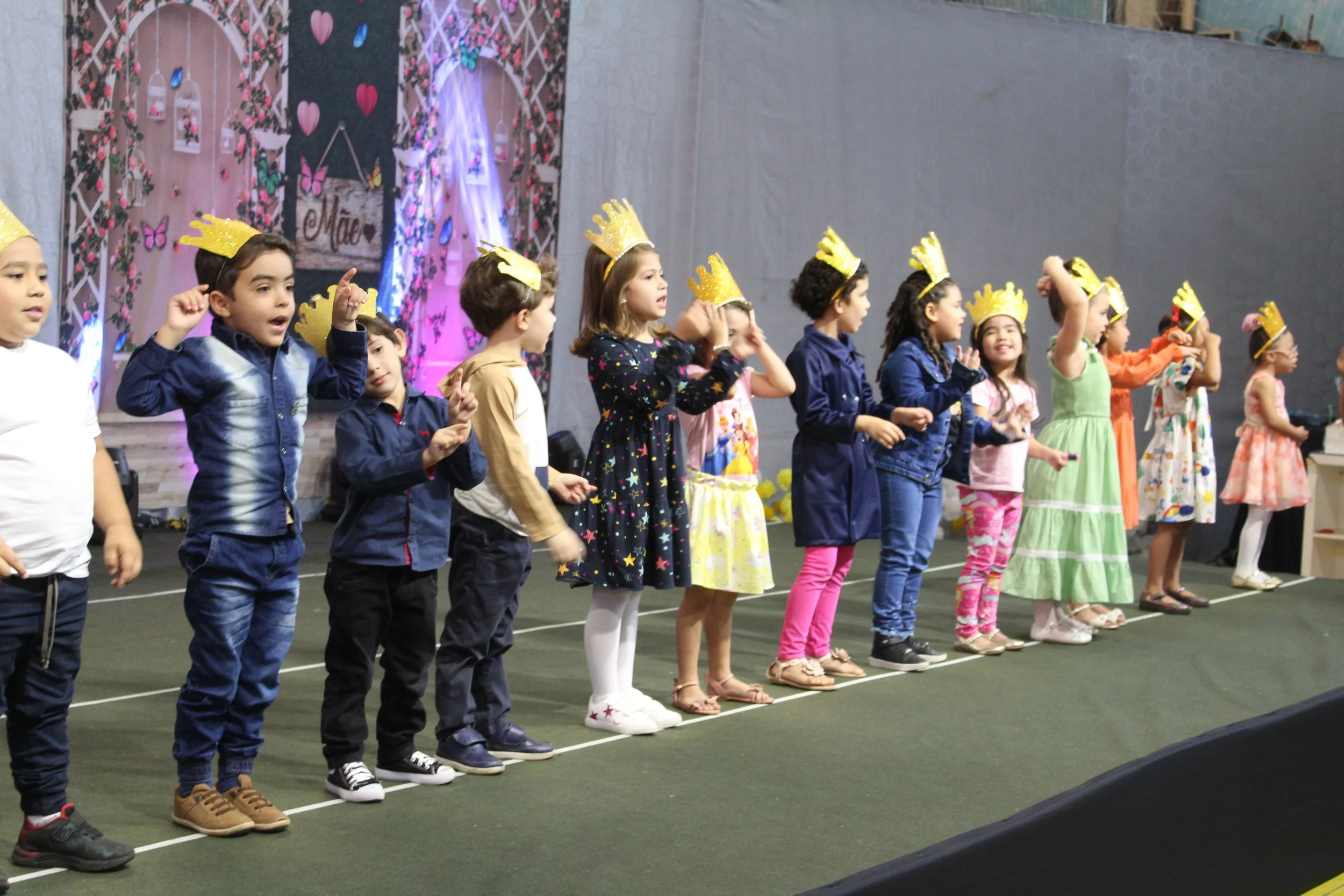 Dia das mães- O que é ser mãe? Fotos da Festa do dia das Mães 2023