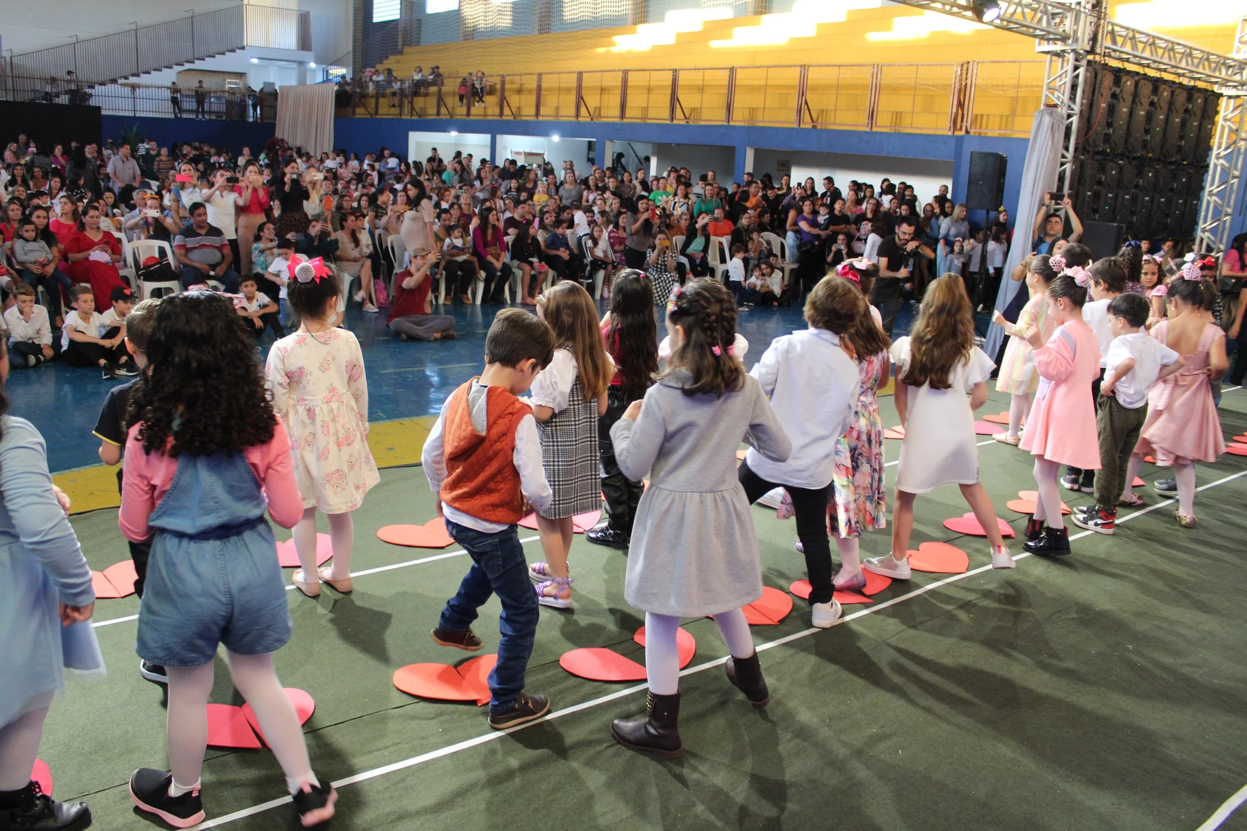 Dia das mães- O que é ser mãe? Fotos da Festa do dia das Mães 2023