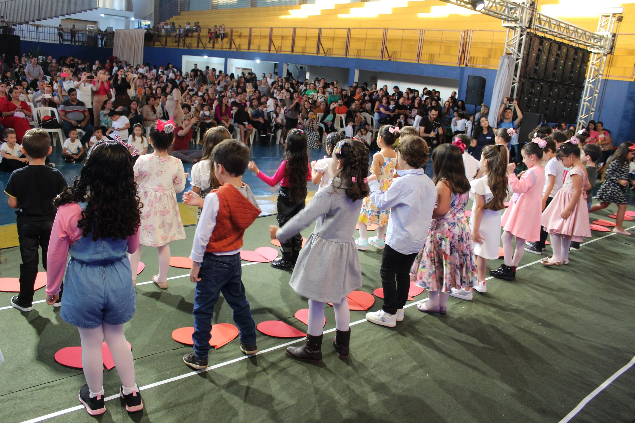 Dia das mães- O que é ser mãe? Fotos da Festa do dia das Mães 2023