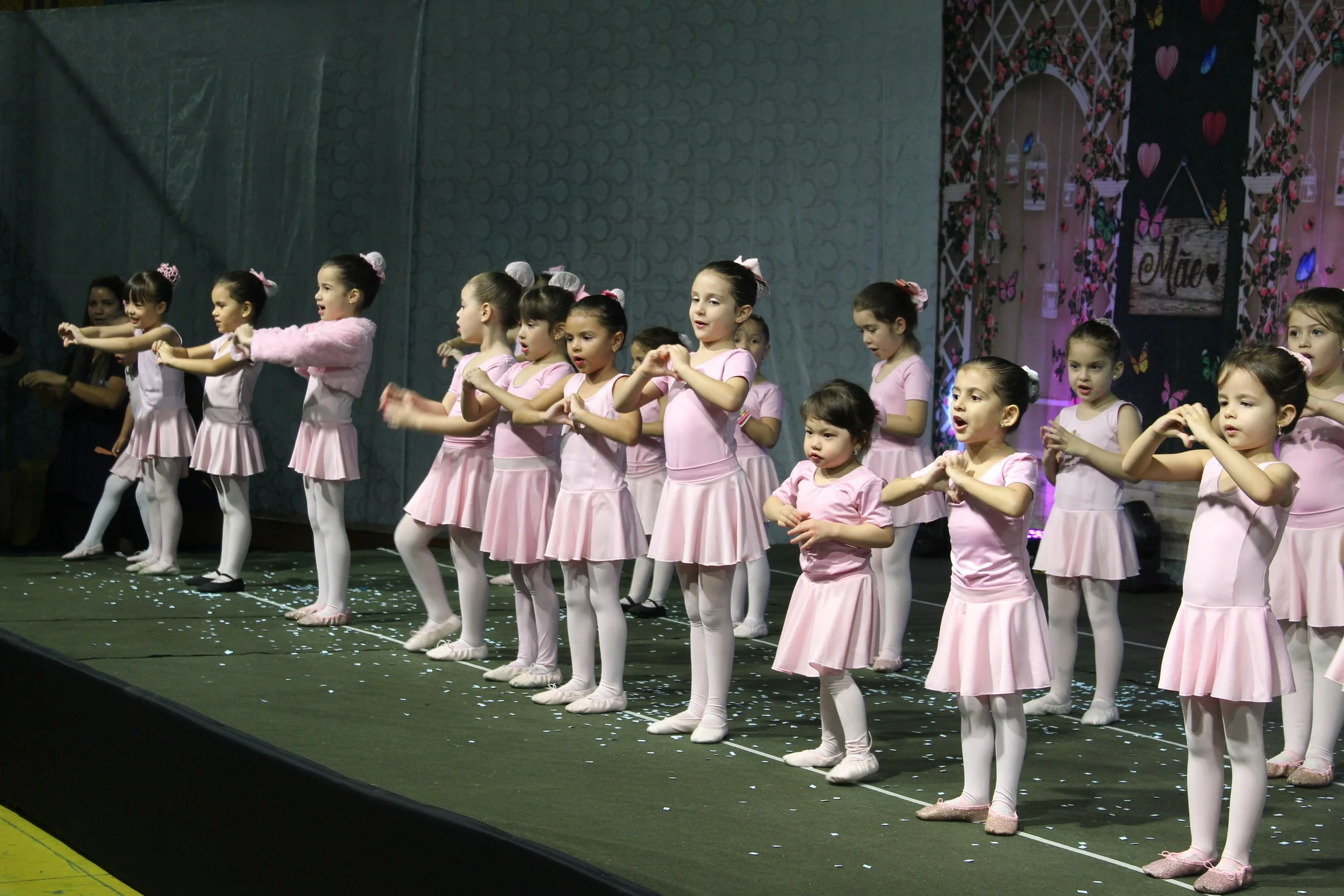 Dia das mães- O que é ser mãe? Fotos da Festa do dia das Mães 2023