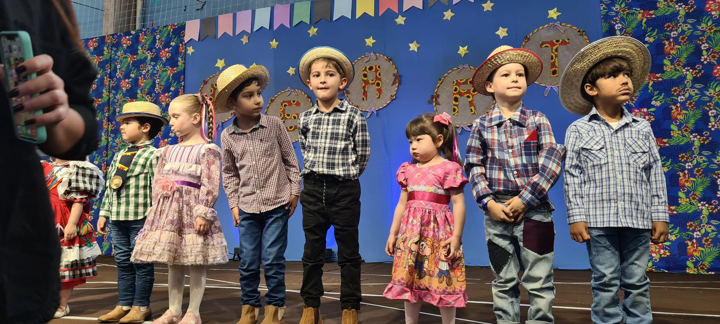Colégio CEART celebra a tradição junina com alegria e animação. - 25º Festa Junina 2023 Colégio CEART celebra a tradição junina com alegria e animação. - 25º Festa Junina 2023