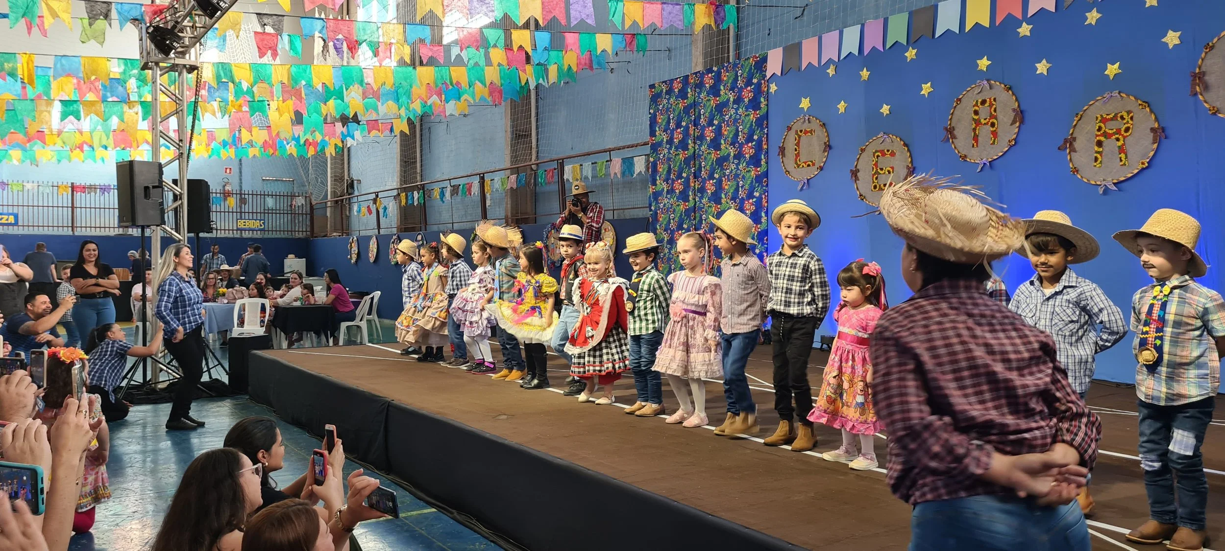 Colégio CEART celebra a tradição junina com alegria e animação. - 25º Festa Junina 2023 Colégio CEART celebra a tradição junina com alegria e animação. - 25º Festa Junina 2023
