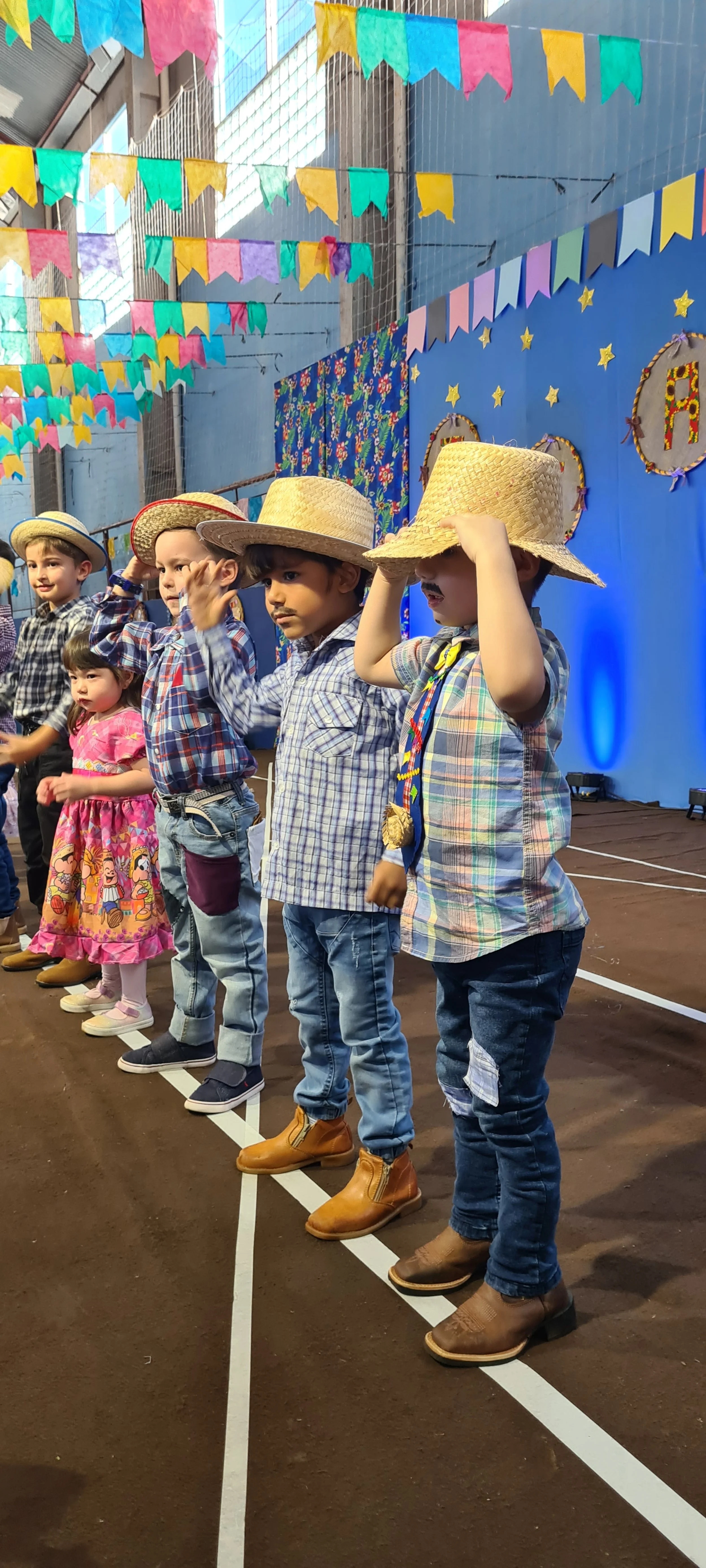 Colégio CEART celebra a tradição junina com alegria e animação. - 25º Festa Junina 2023 Colégio CEART celebra a tradição junina com alegria e animação. - 25º Festa Junina 2023