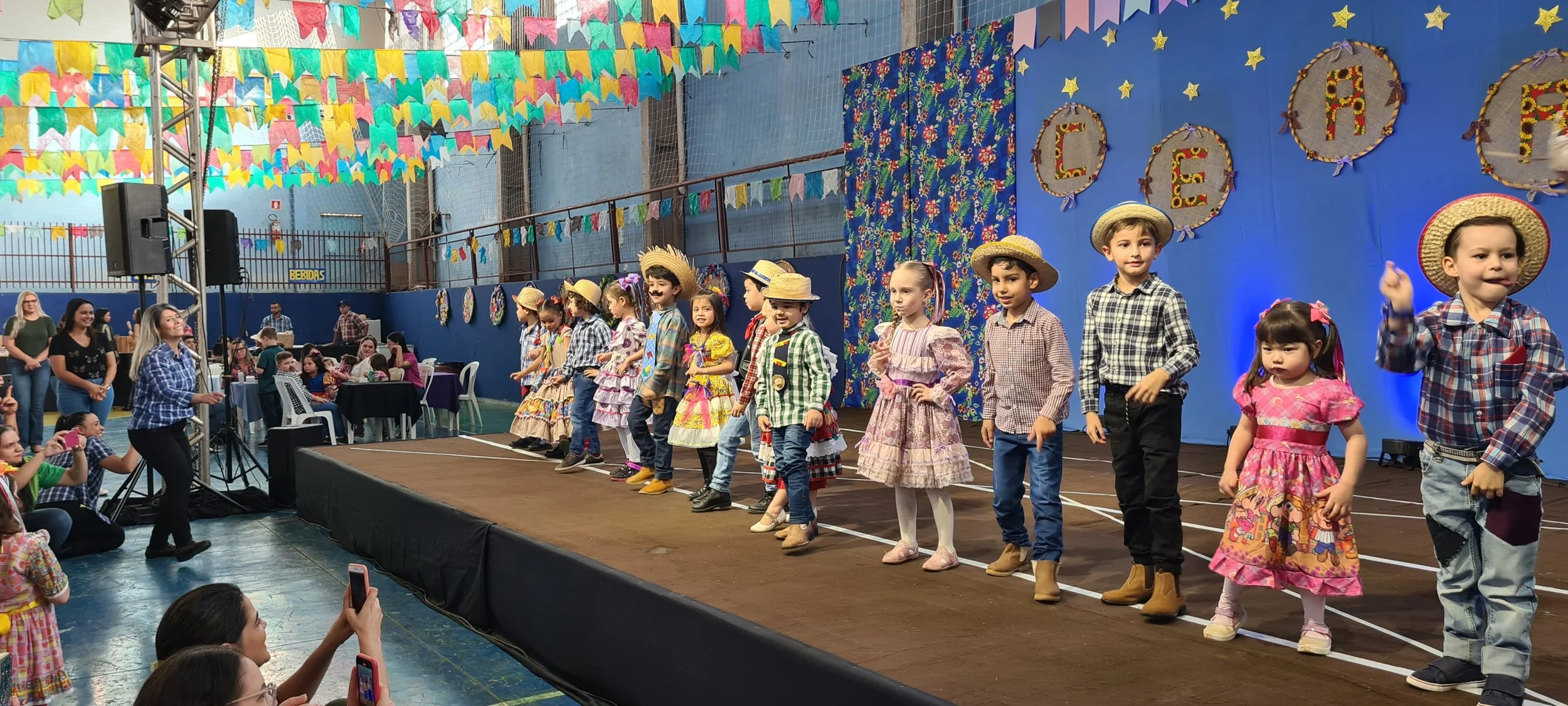 Colégio CEART celebra a tradição junina com alegria e animação. - 25º Festa Junina 2023 Colégio CEART celebra a tradição junina com alegria e animação. - 25º Festa Junina 2023