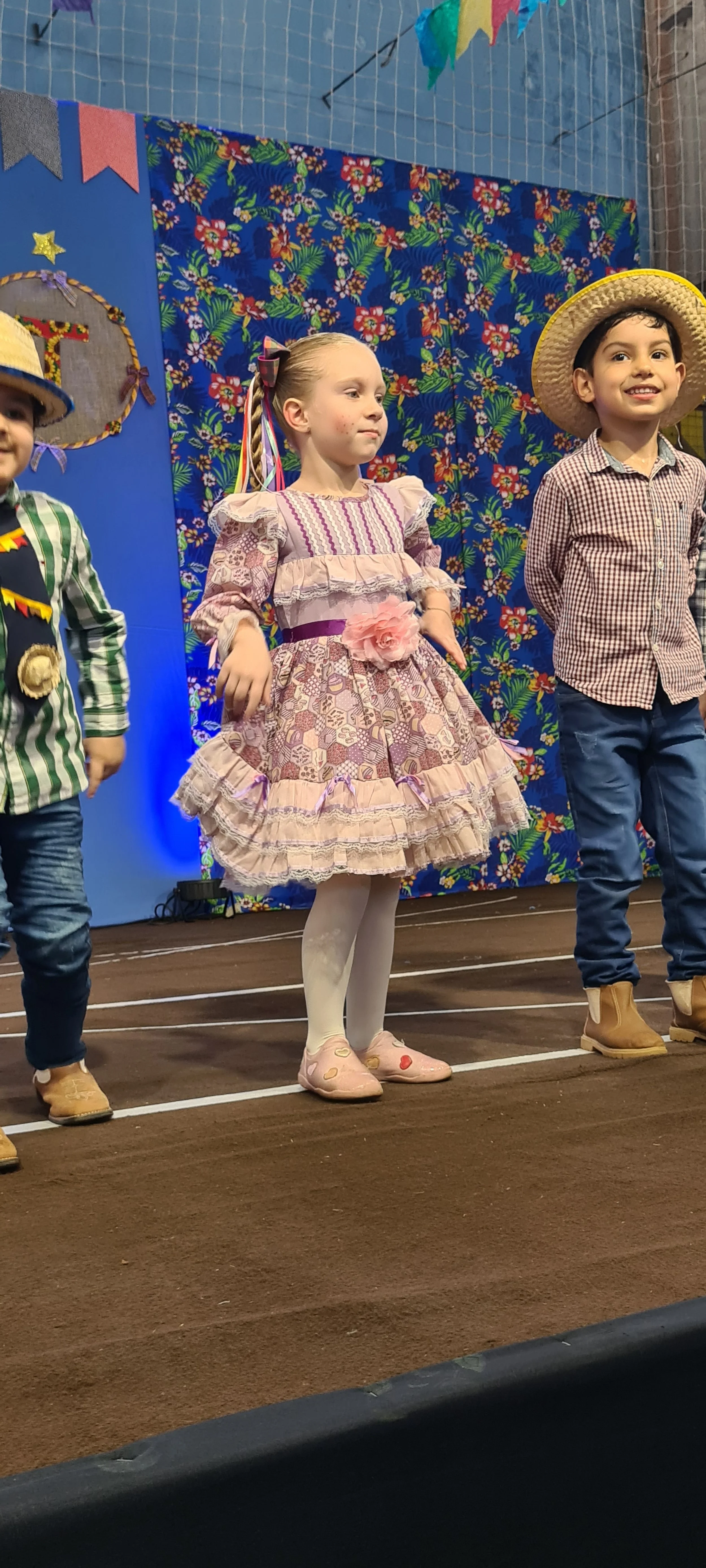 Colégio CEART celebra a tradição junina com alegria e animação. - 25º Festa Junina 2023 Colégio CEART celebra a tradição junina com alegria e animação. - 25º Festa Junina 2023