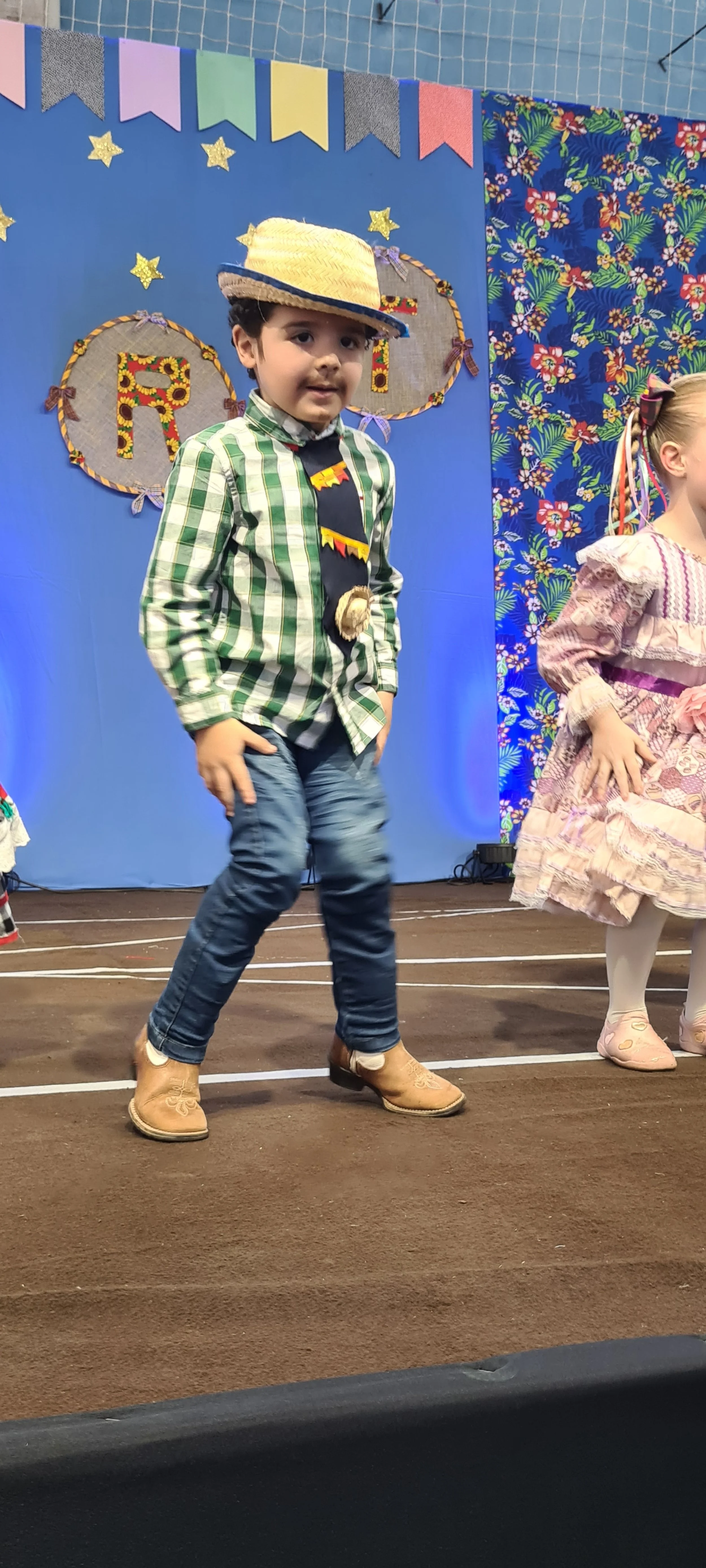 Colégio CEART celebra a tradição junina com alegria e animação. - 25º Festa Junina 2023 Colégio CEART celebra a tradição junina com alegria e animação. - 25º Festa Junina 2023
